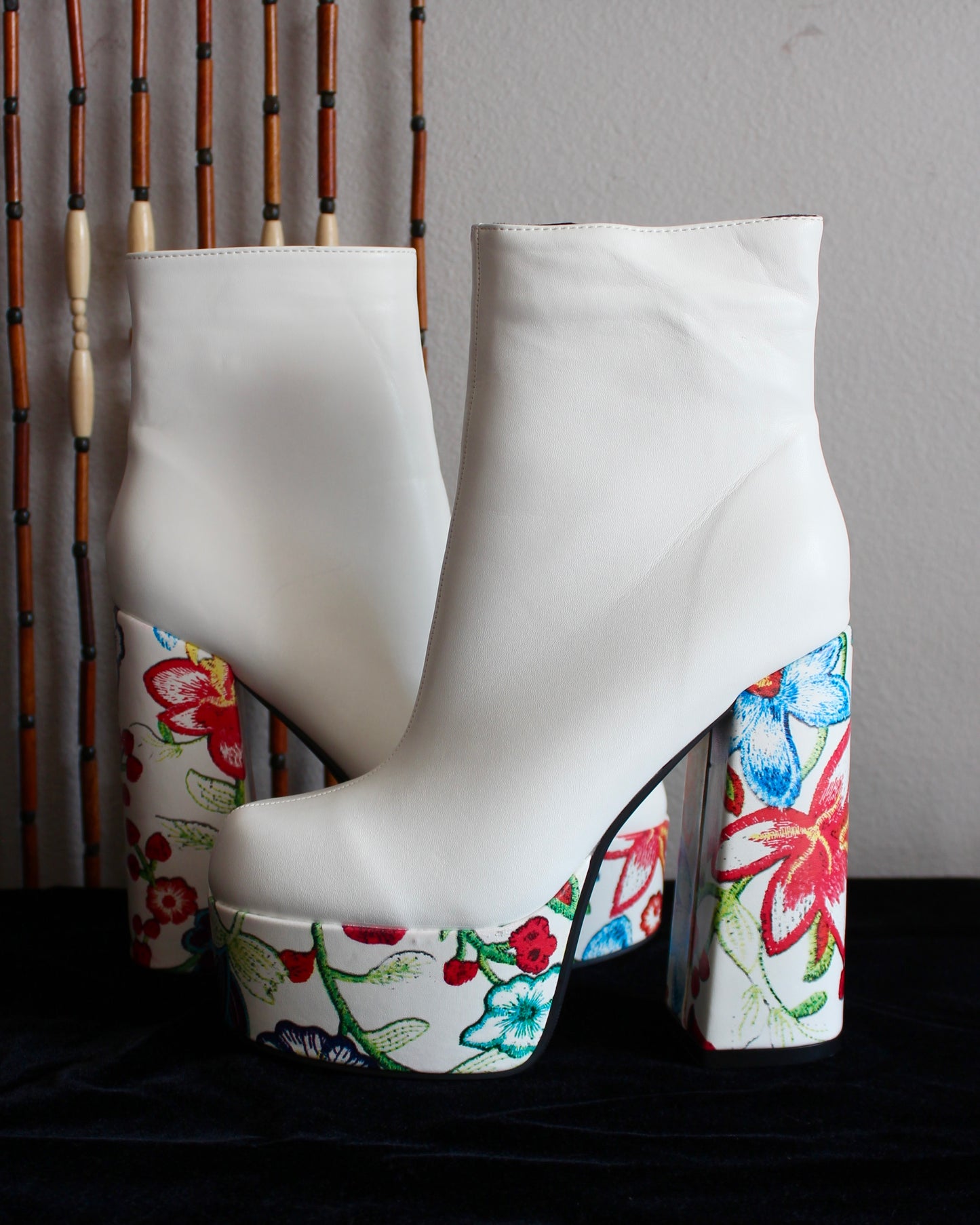 WHITE & FLORAL PLATFORMS