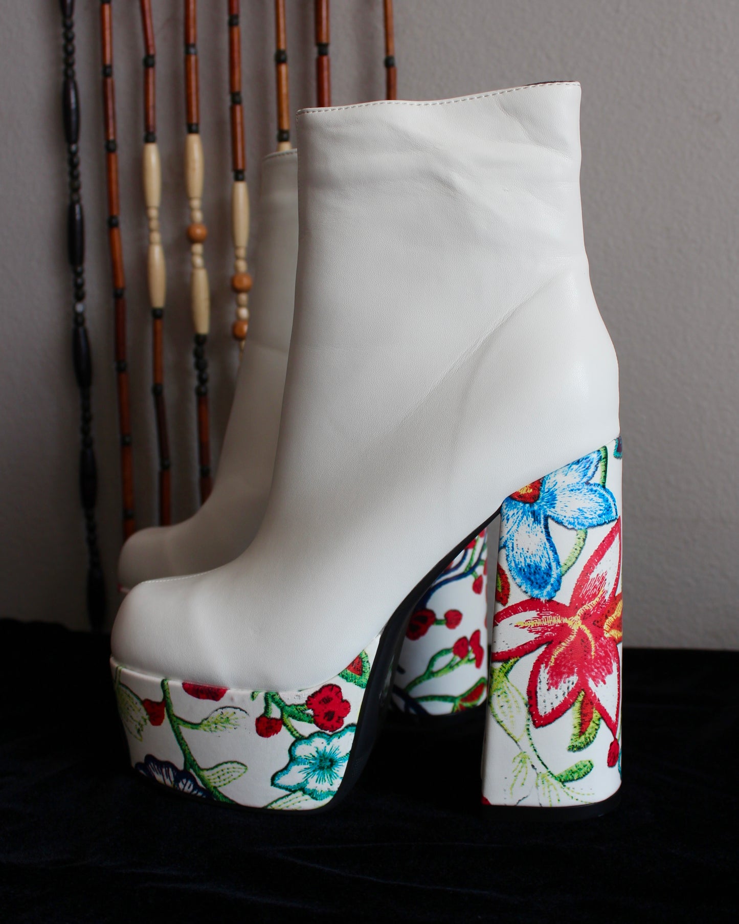 WHITE & FLORAL PLATFORMS