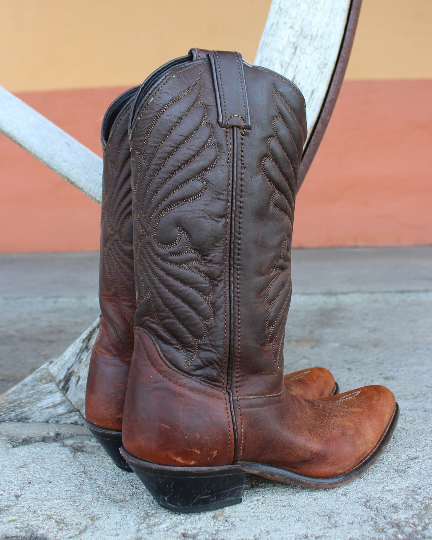 VINTAGE BUTTERFLY STITCH BOOTS