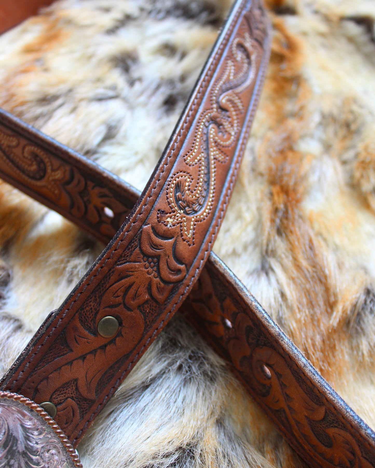 VINTAGE HEART BUCKLE TOOLED LEATHER BELT