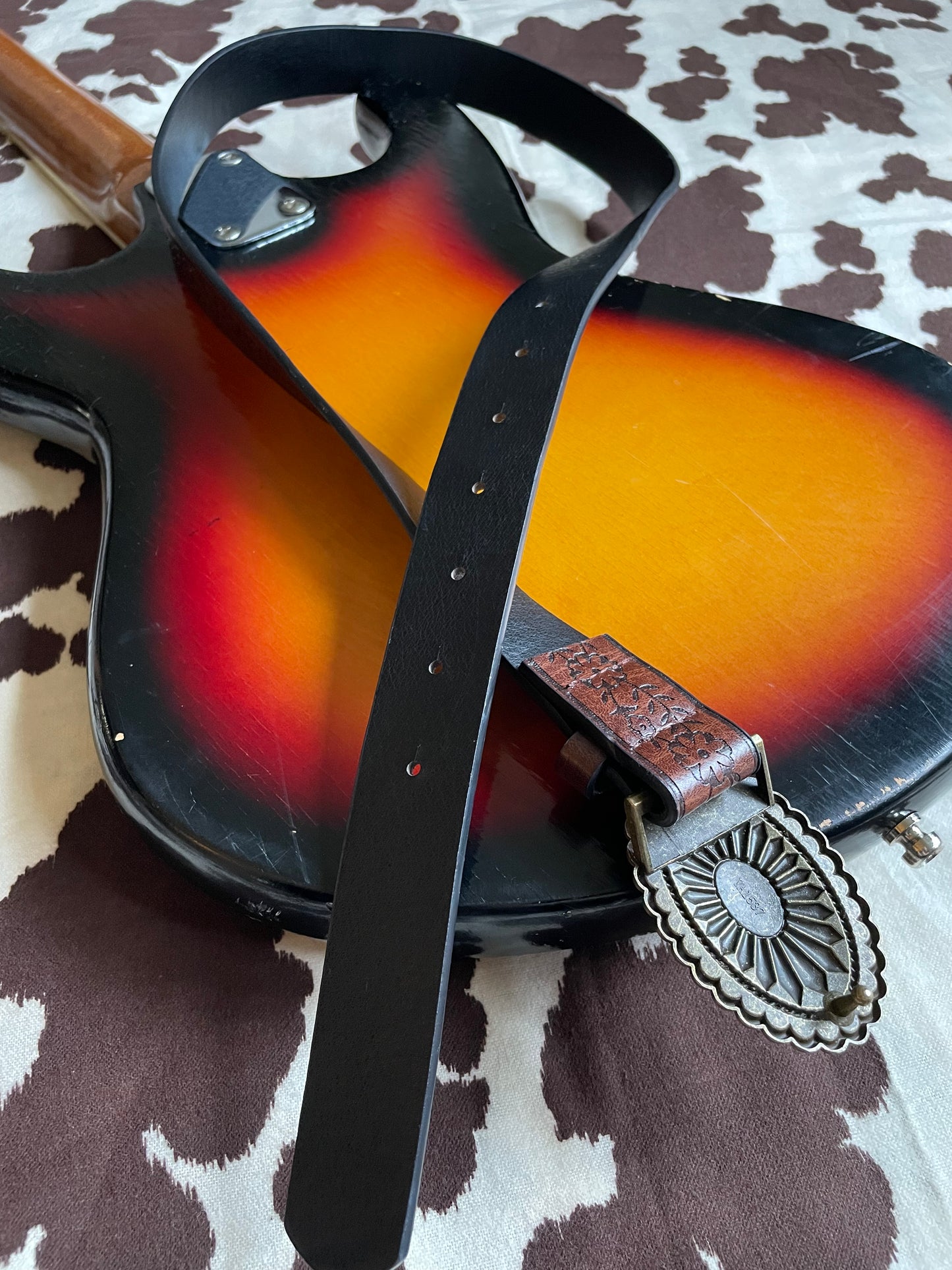 EMBOSSED FLOWER BELT
