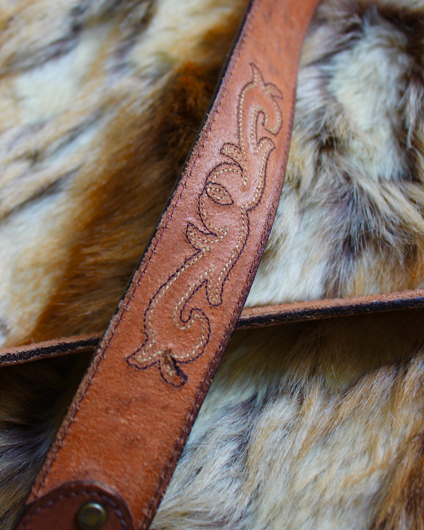 VINTAGE HEART BUCKLE TOOLED LEATHER BELT