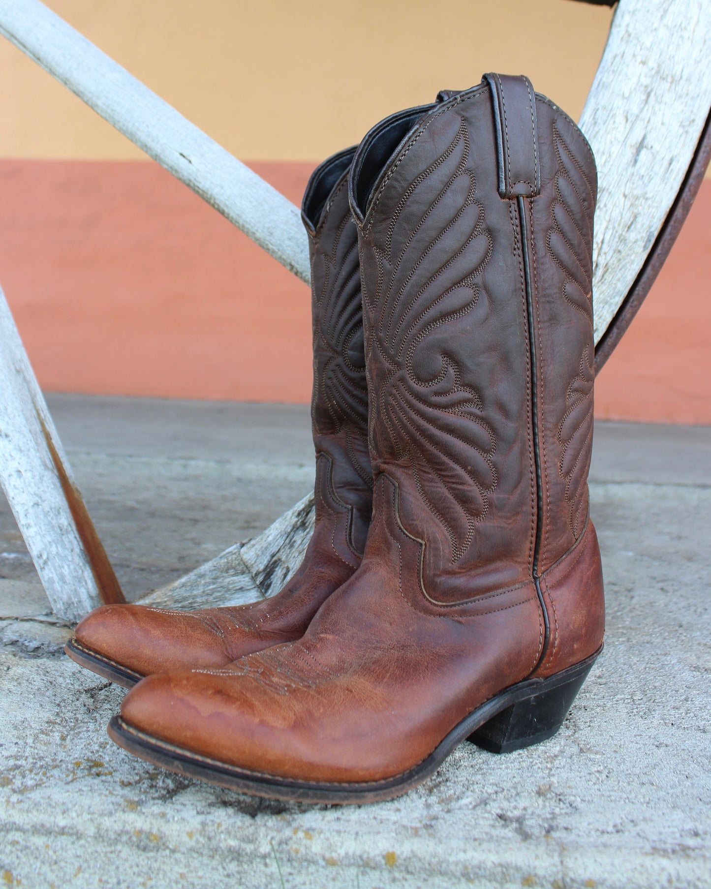 VINTAGE BUTTERFLY STITCH BOOTS