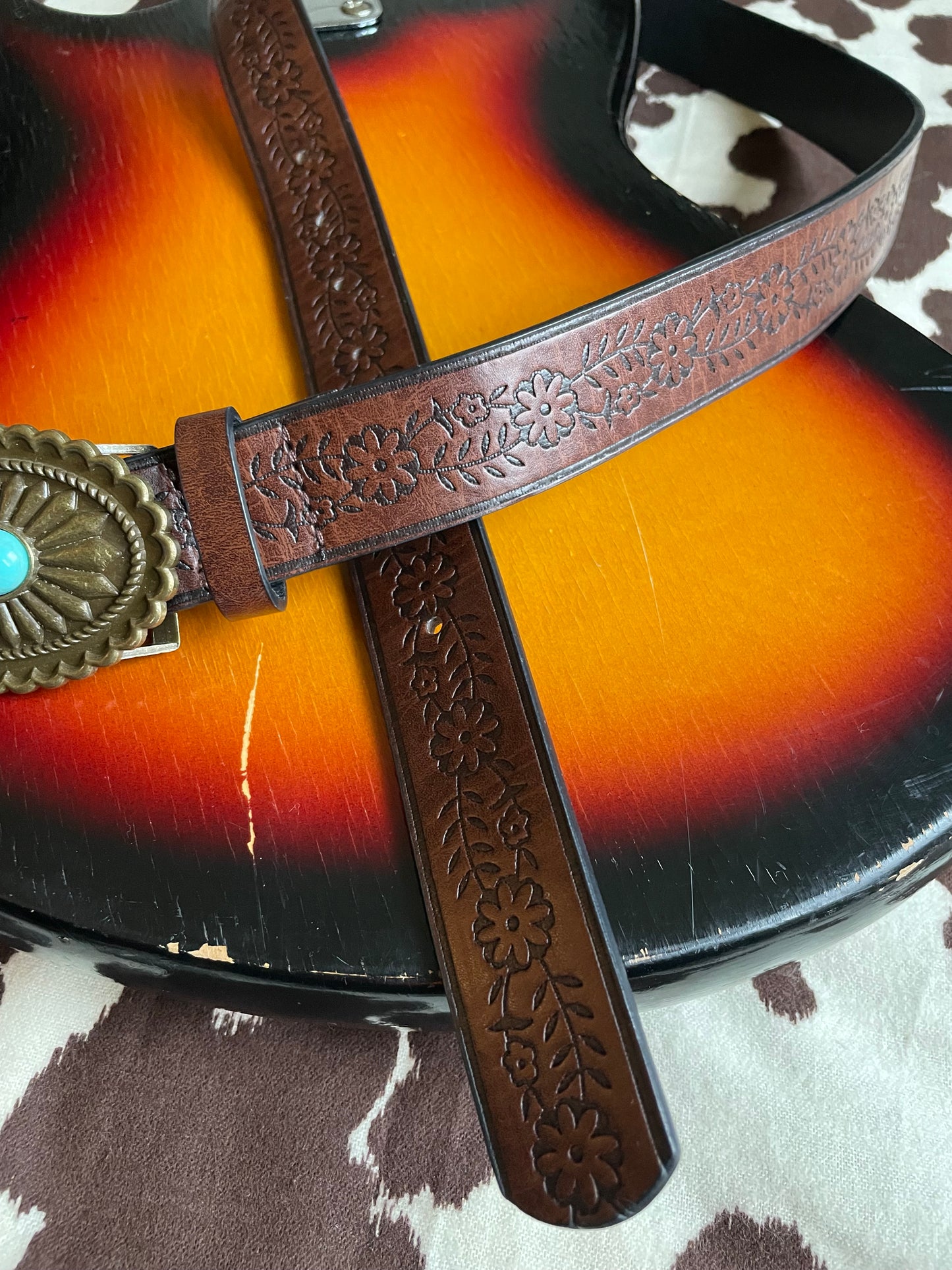 EMBOSSED FLOWER BELT