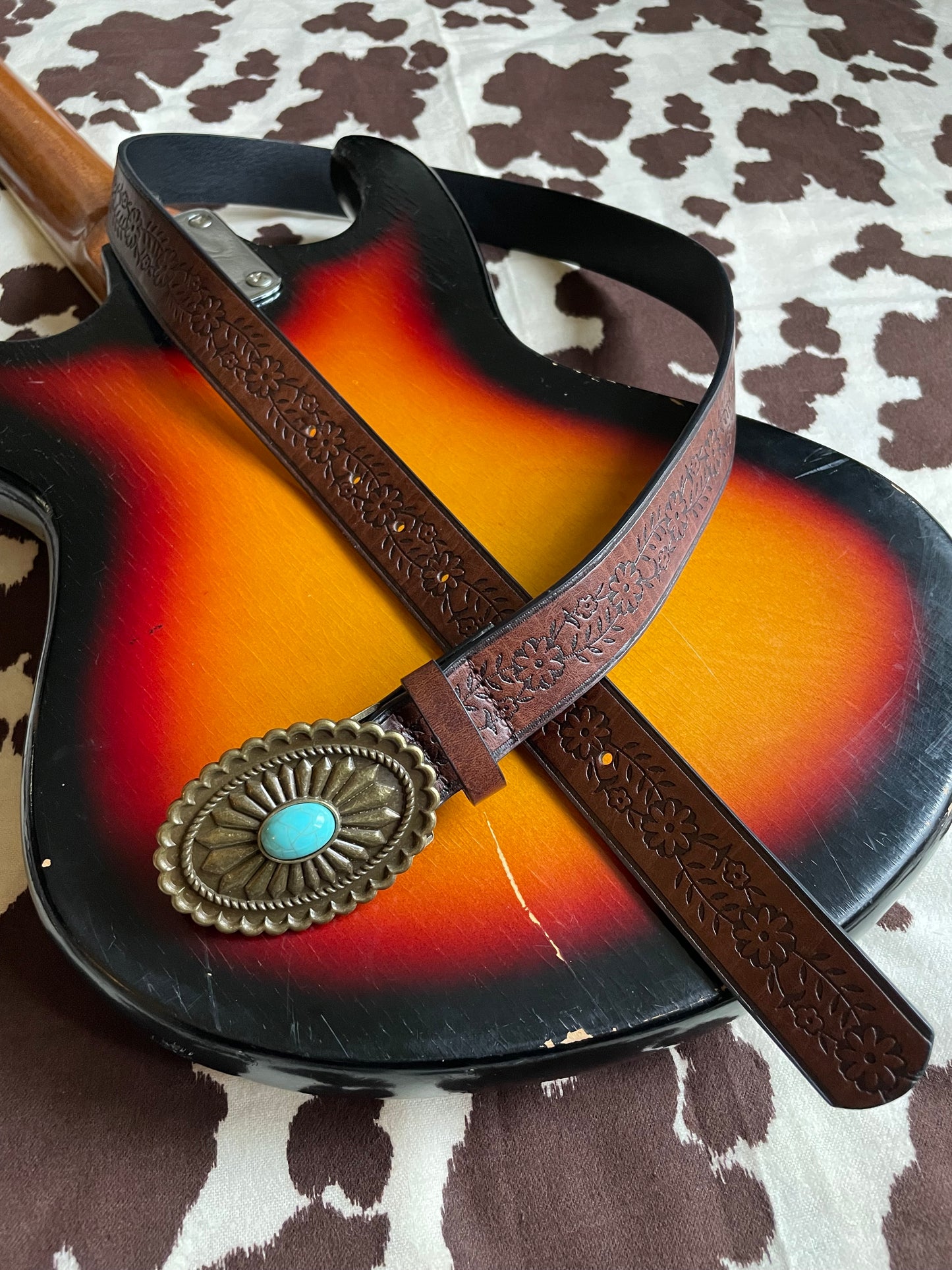 EMBOSSED FLOWER BELT