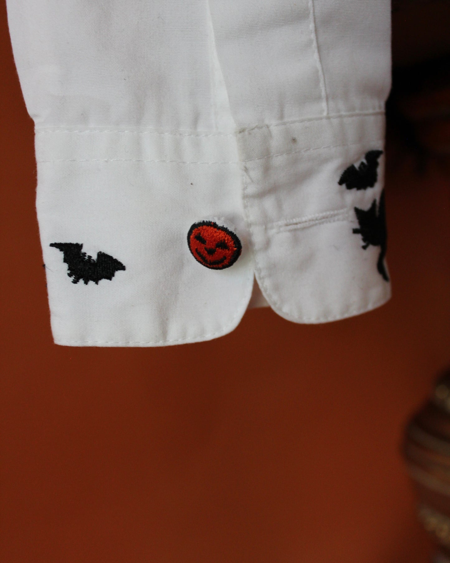 VINTAGE HALLOWEEN BUTTON UP