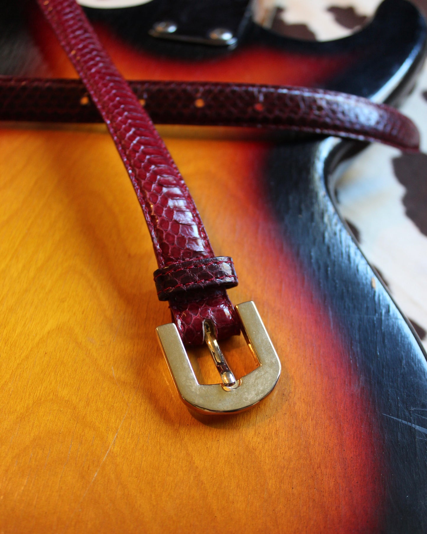 VINTAGE RED SNAKE SKIN BELT