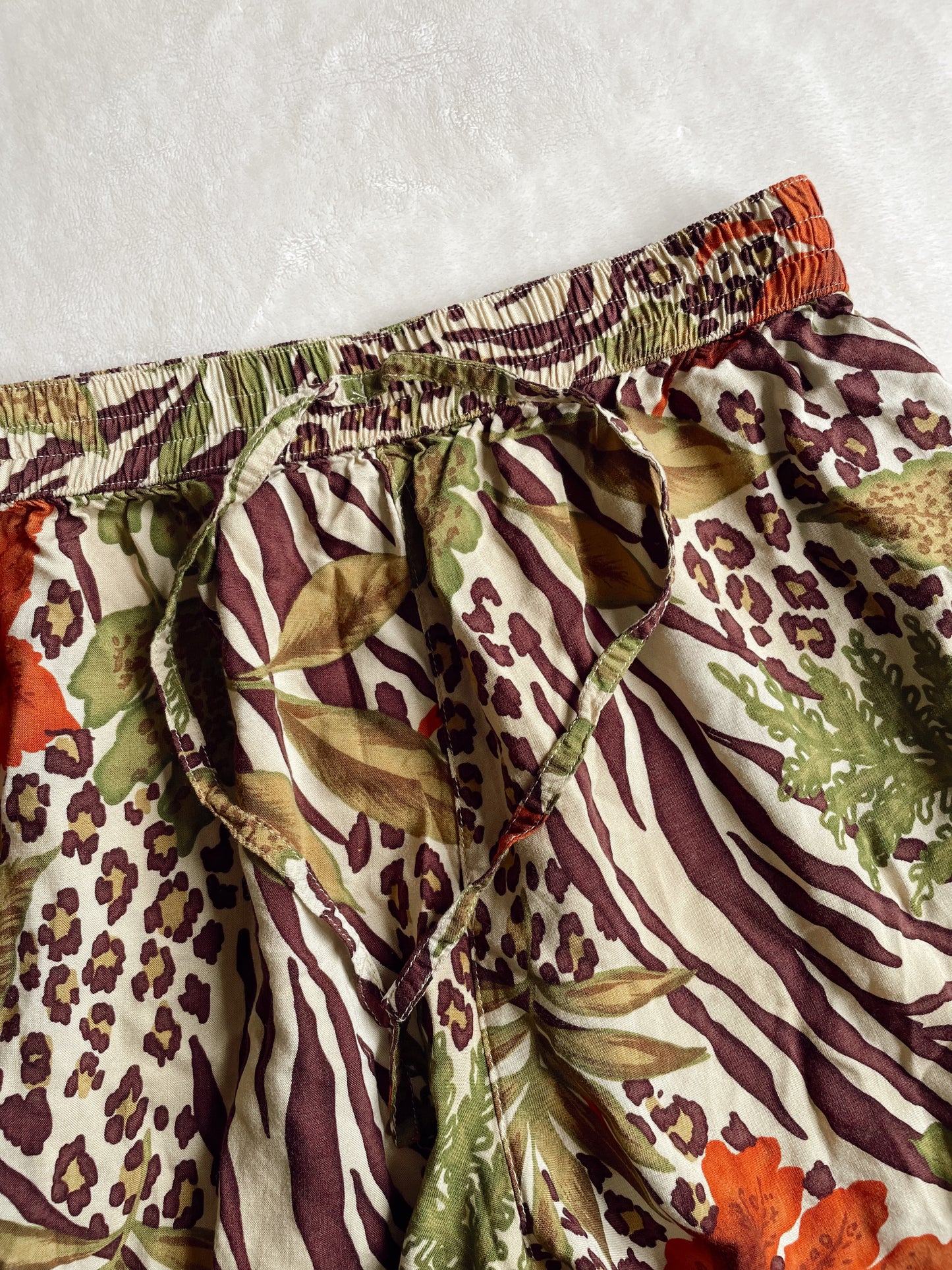 VINTAGE WELCOME TO THE JUNGLE SHORTS