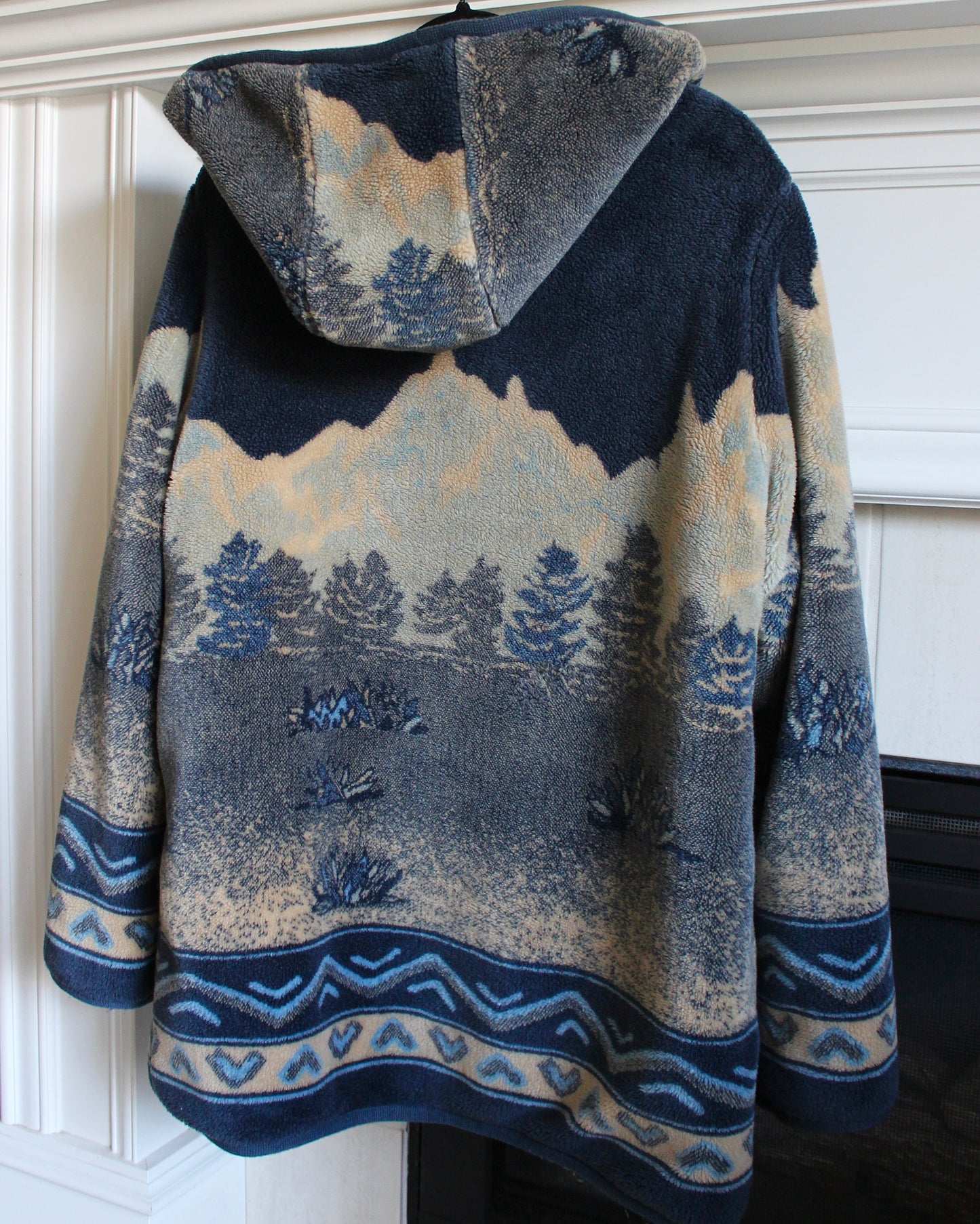 MOUNTAINSCAPE FLEECE COAT