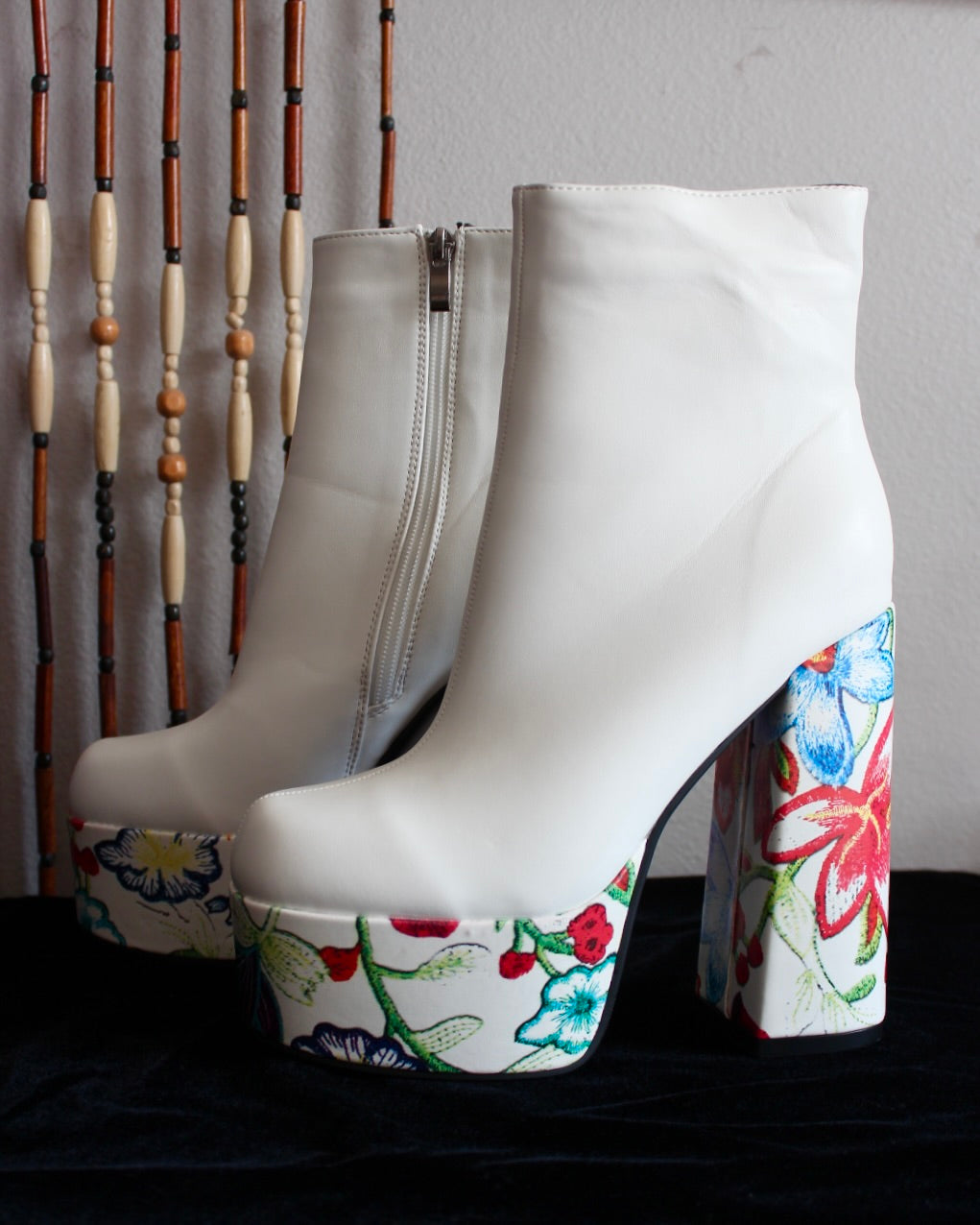 WHITE & FLORAL PLATFORMS