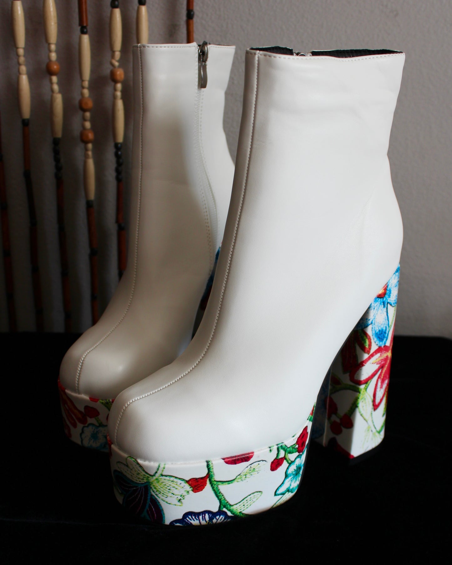 WHITE & FLORAL PLATFORMS