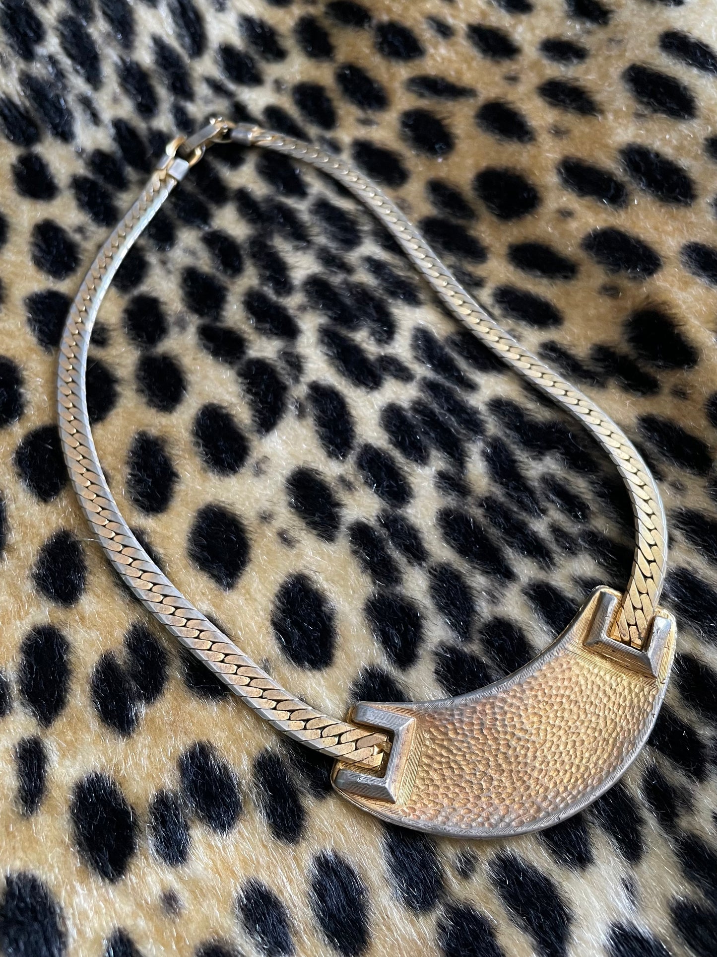 VINTAGE JEWEL TONED NECKLACE