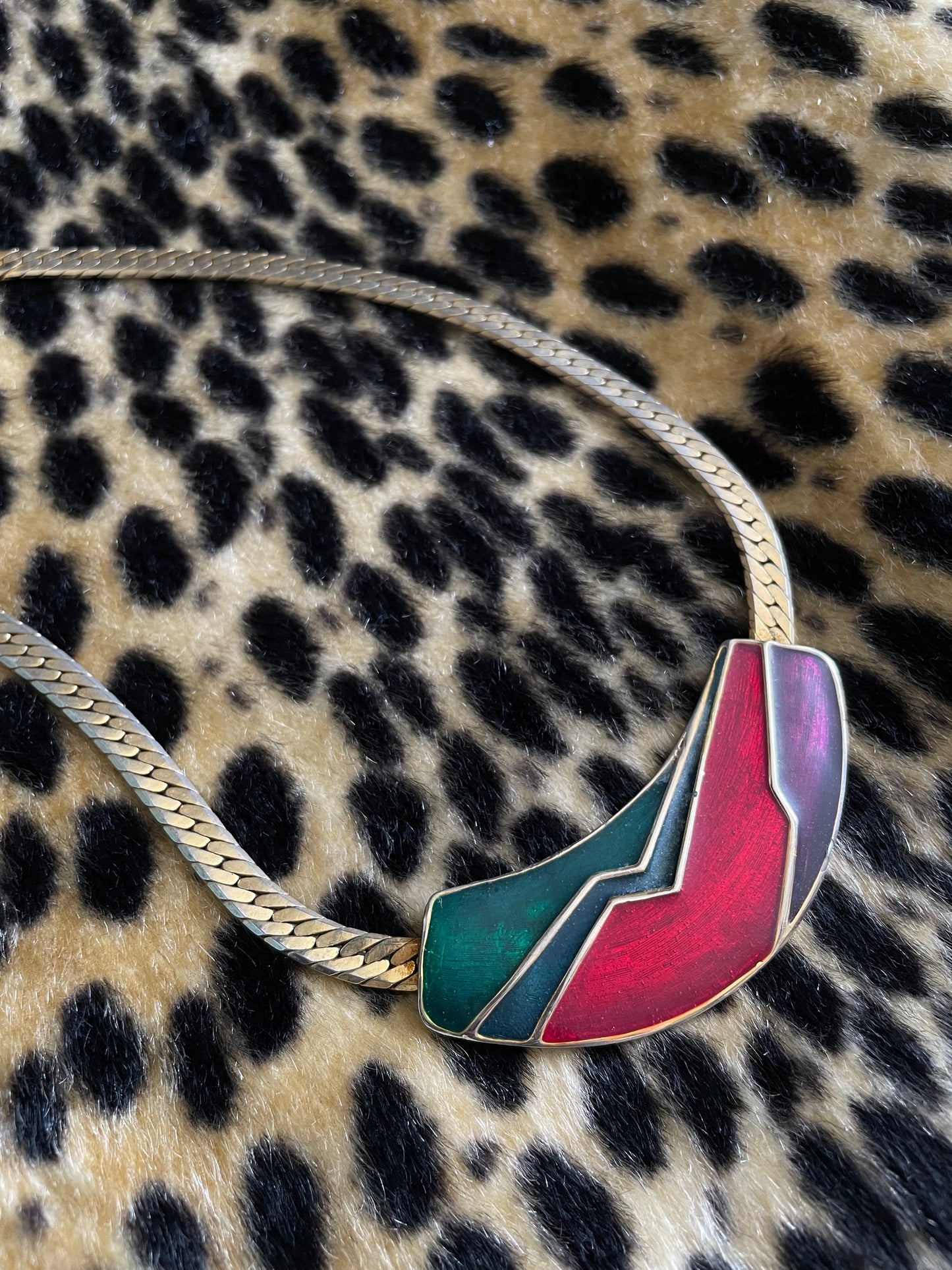 VINTAGE JEWEL TONED NECKLACE