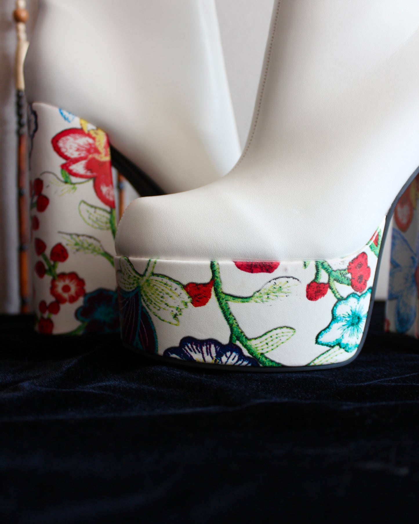 WHITE & FLORAL PLATFORMS