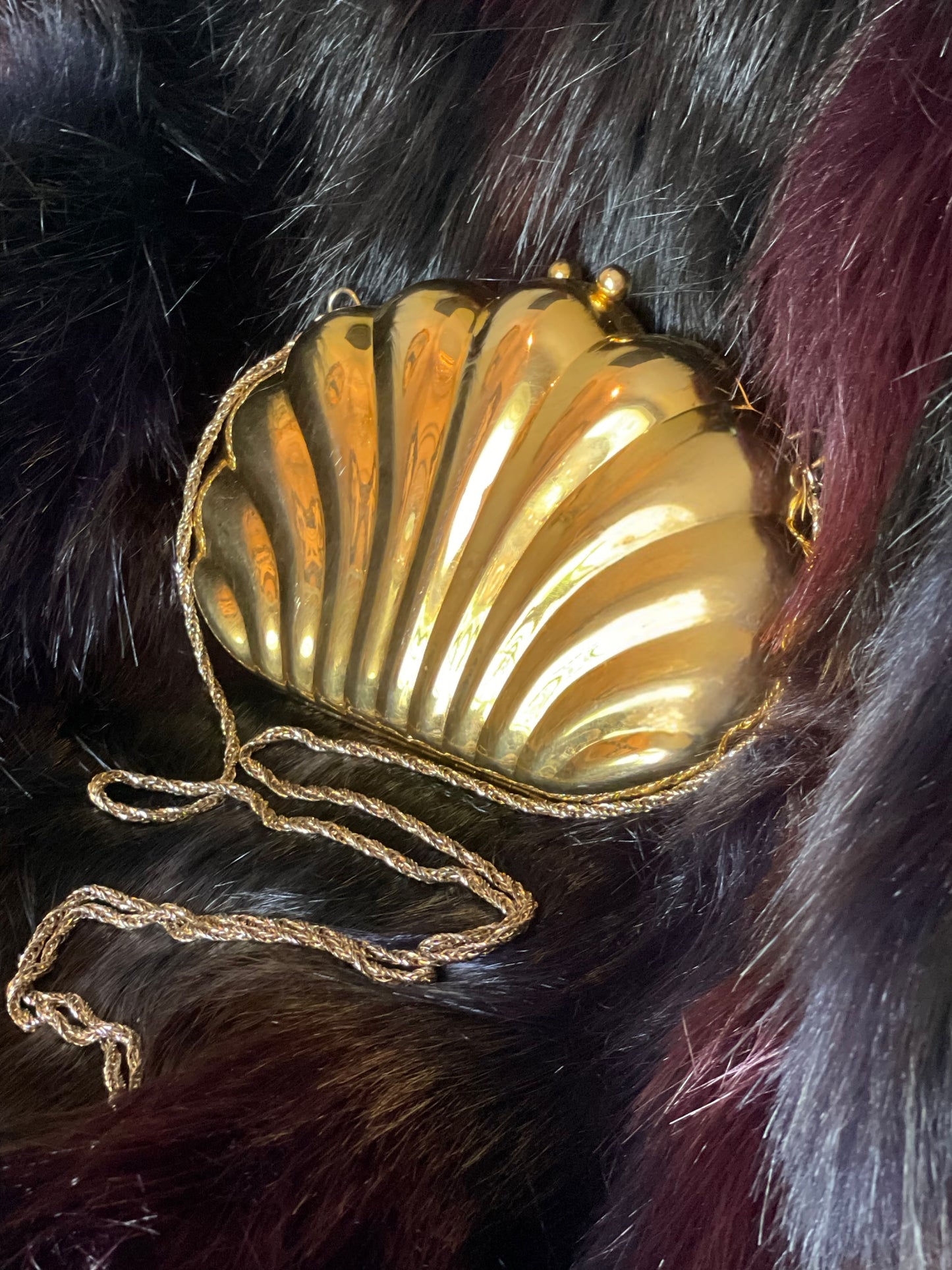 VINTAGE GOLD SHELL BAG