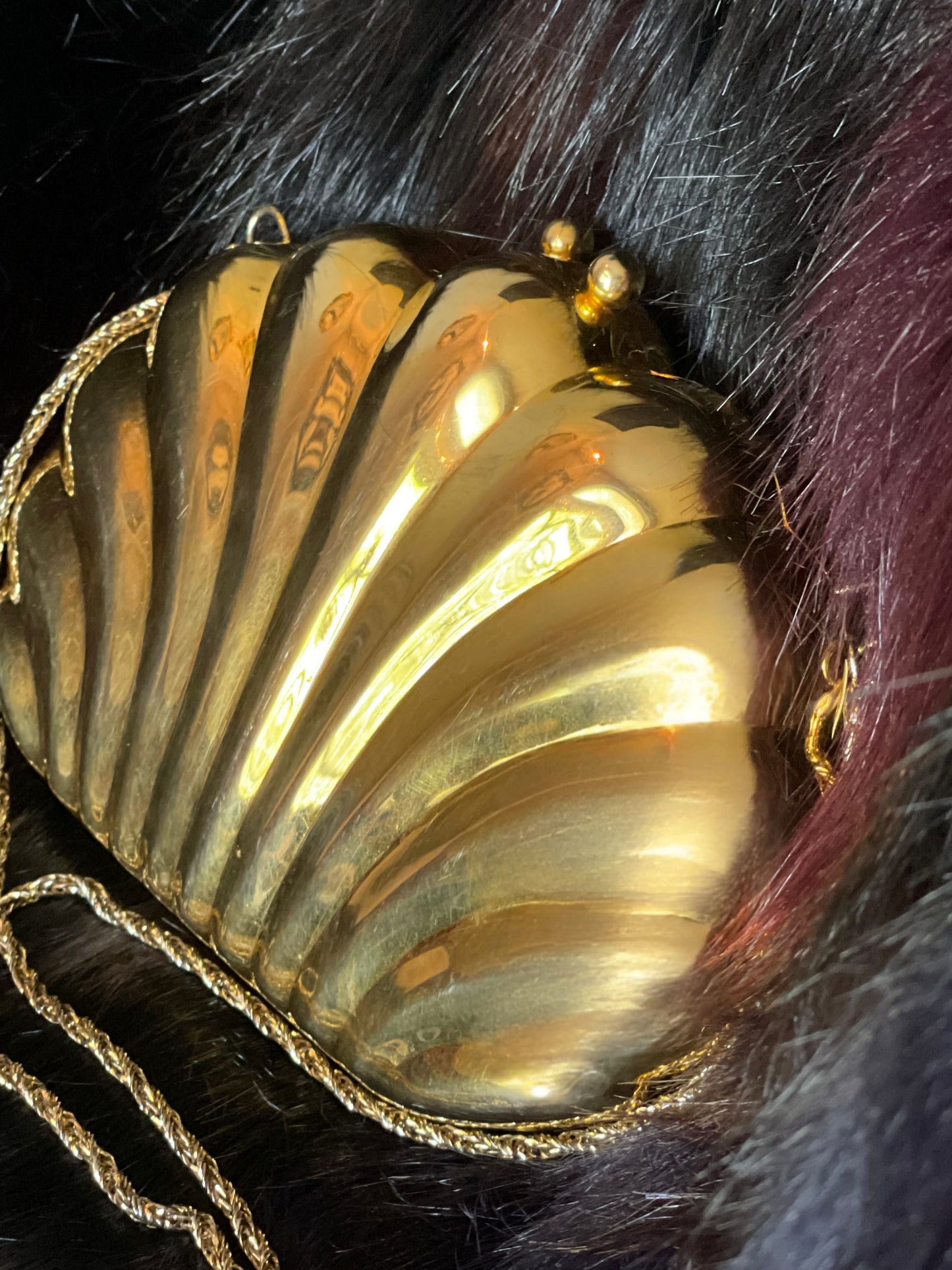 VINTAGE GOLD SHELL BAG