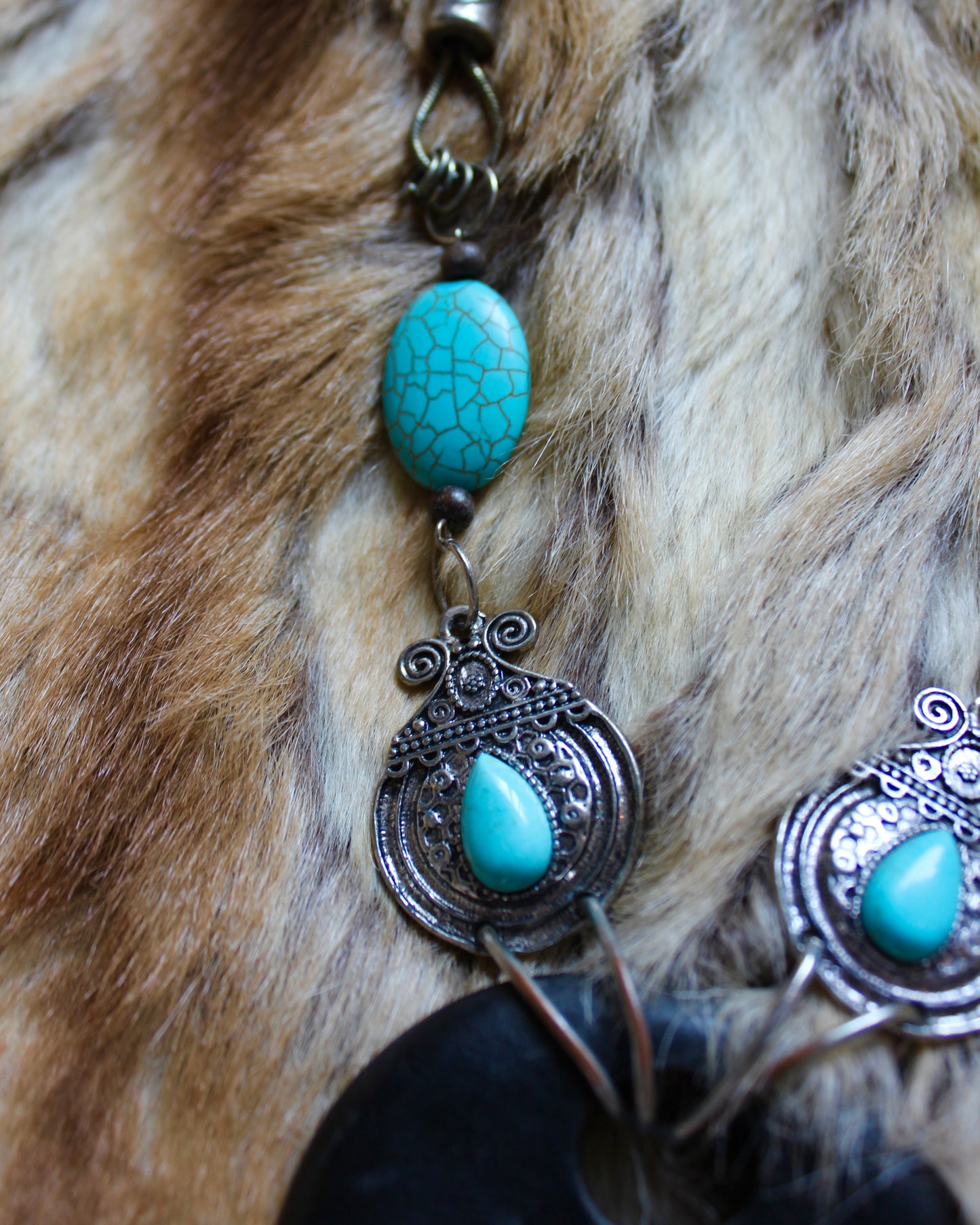 STATEMENT NECKLACE