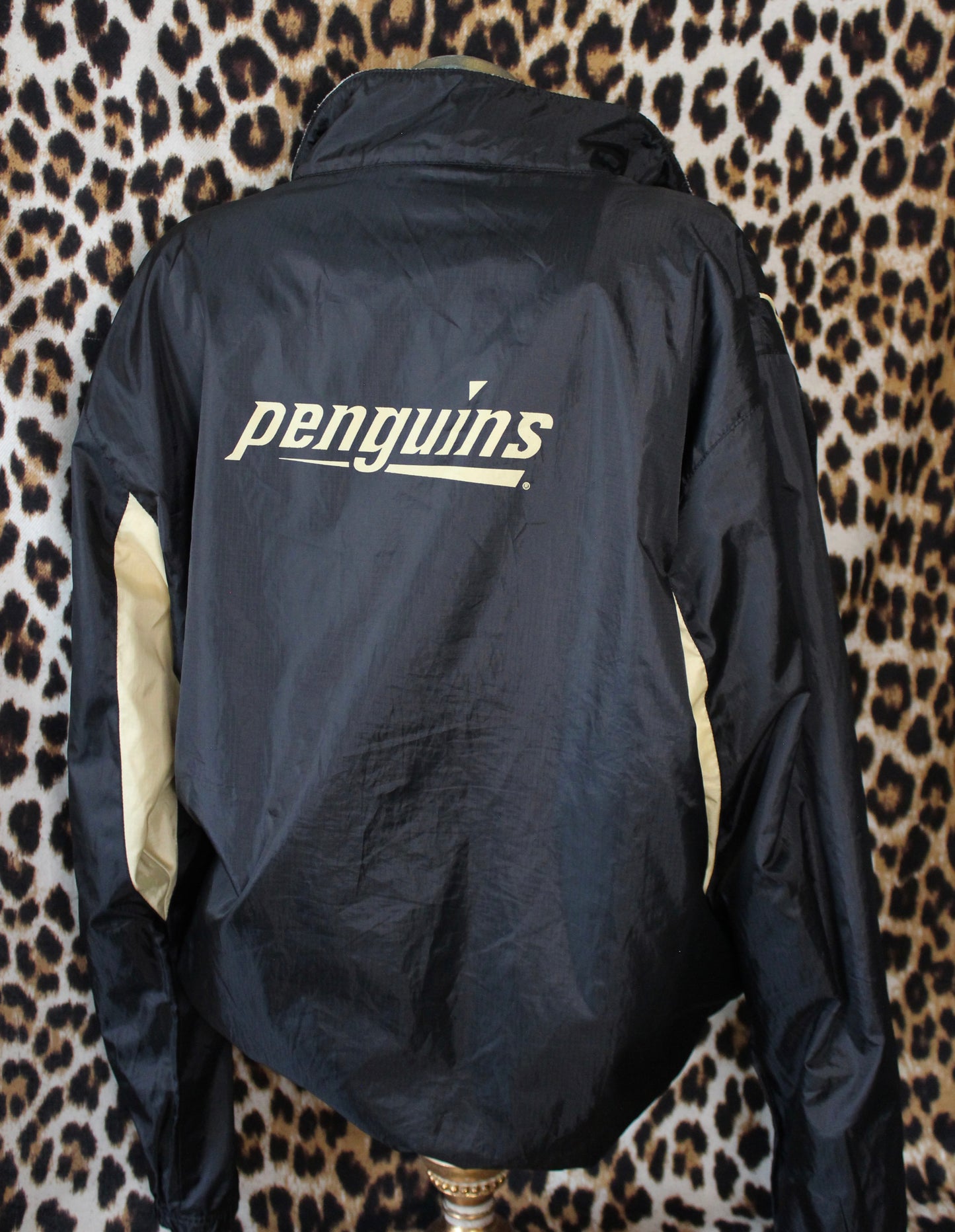 VINTAGE PITTSBURGH PENGUINS WINDBREAKER