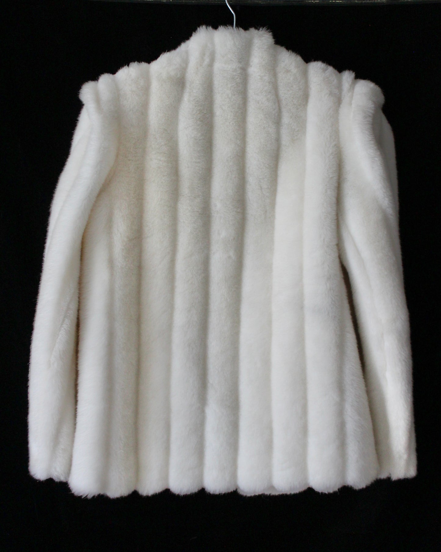 VINTAGE LUXURY WHITE FAUX FUR COAT