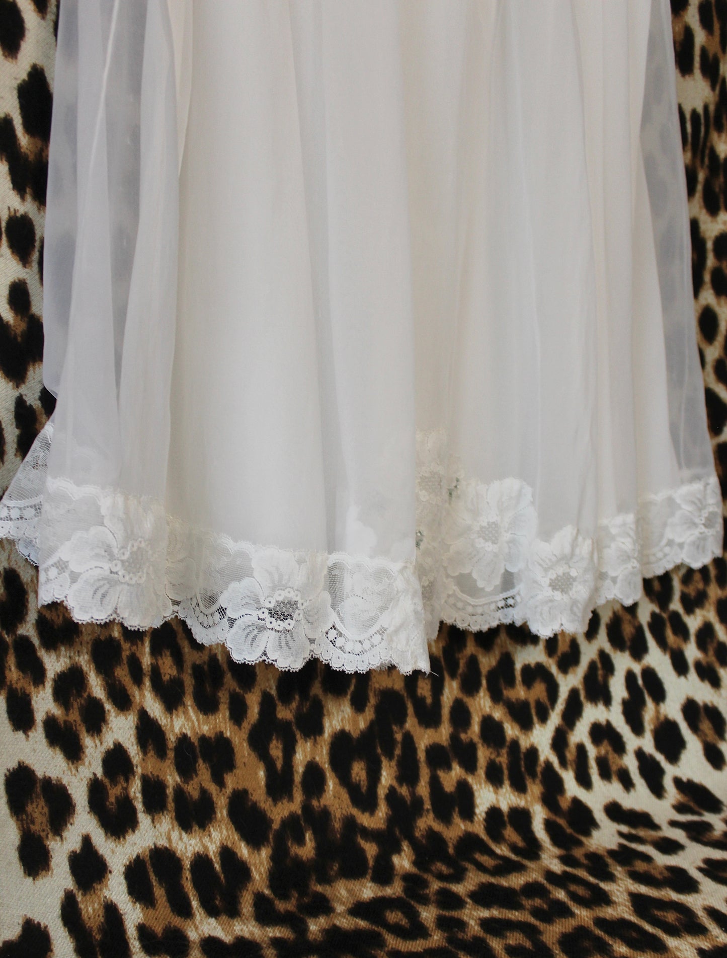 VINTAGE WHITE NIGHTGOWN