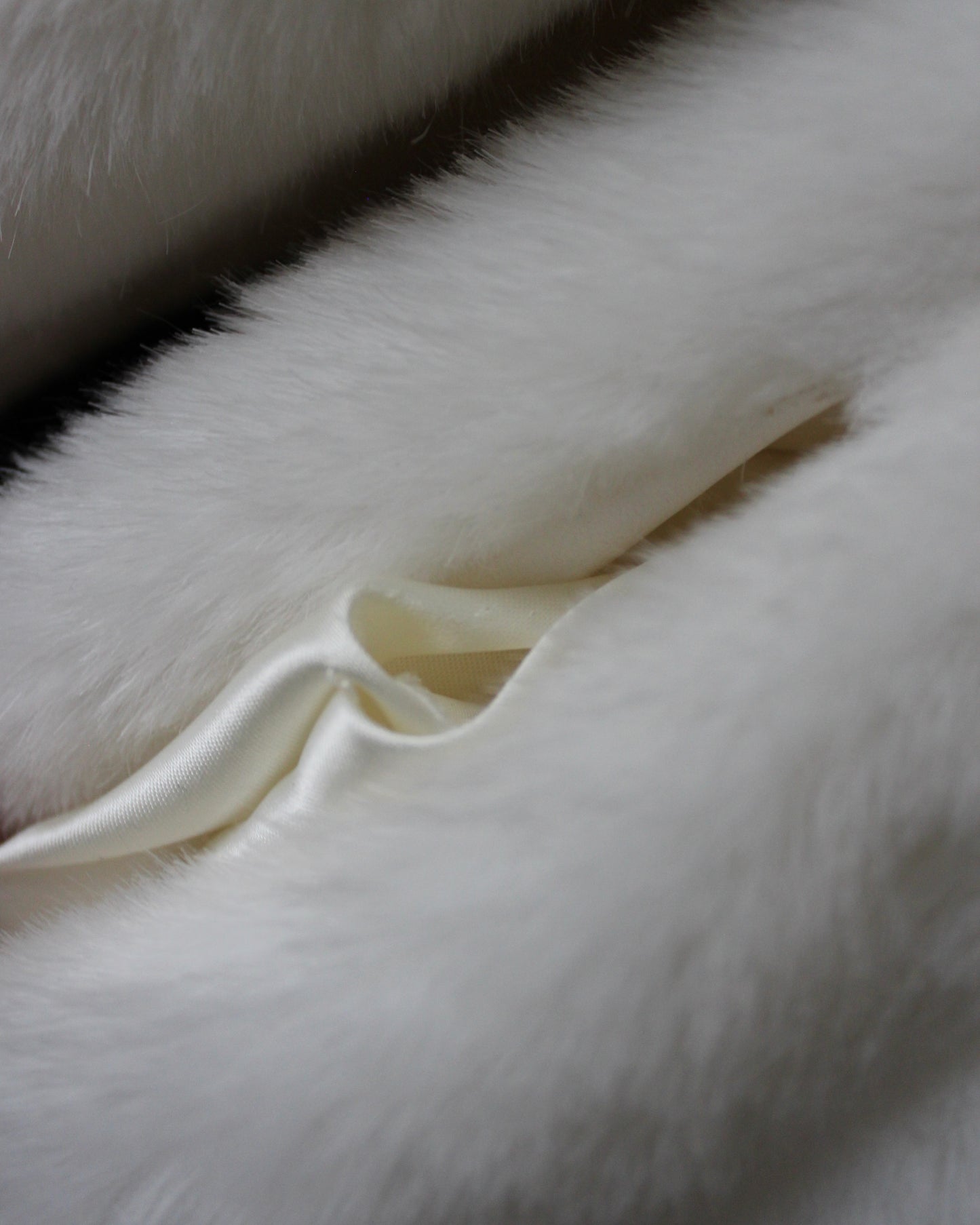VINTAGE LUXURY WHITE FAUX FUR COAT