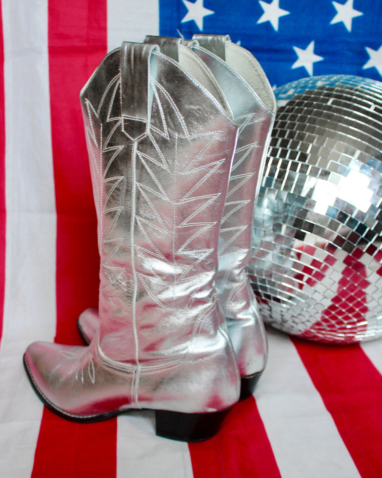 VINTAGE METALLIC SILVER COWBOY BOOTS