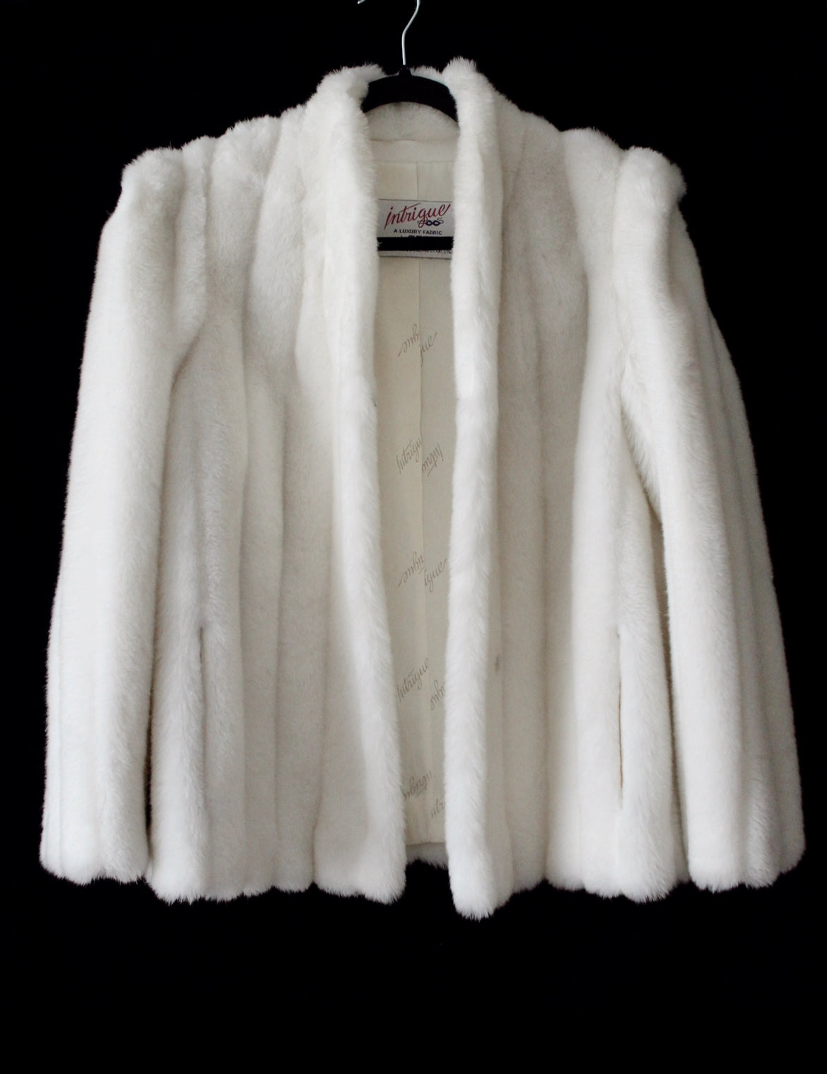 VINTAGE LUXURY WHITE FAUX FUR COAT