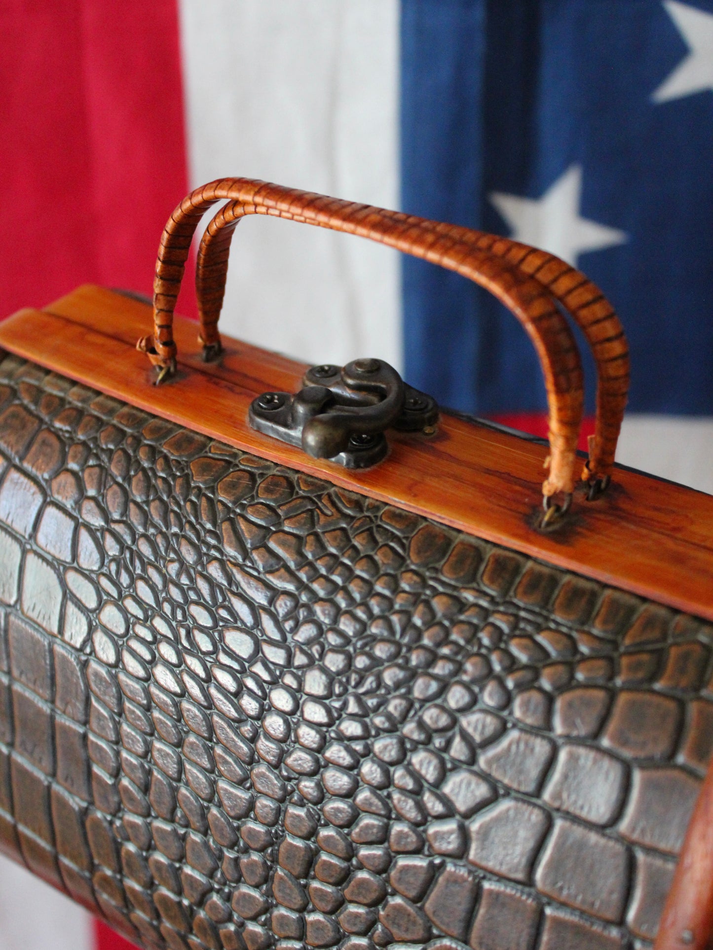 CROC EMBOSSED WOOD BAG