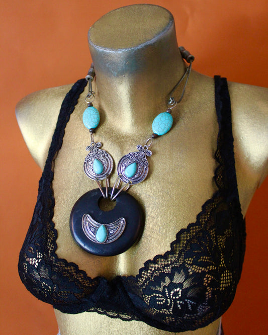STATEMENT NECKLACE