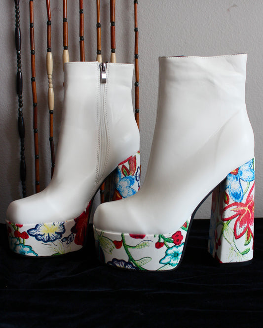 WHITE & FLORAL PLATFORMS