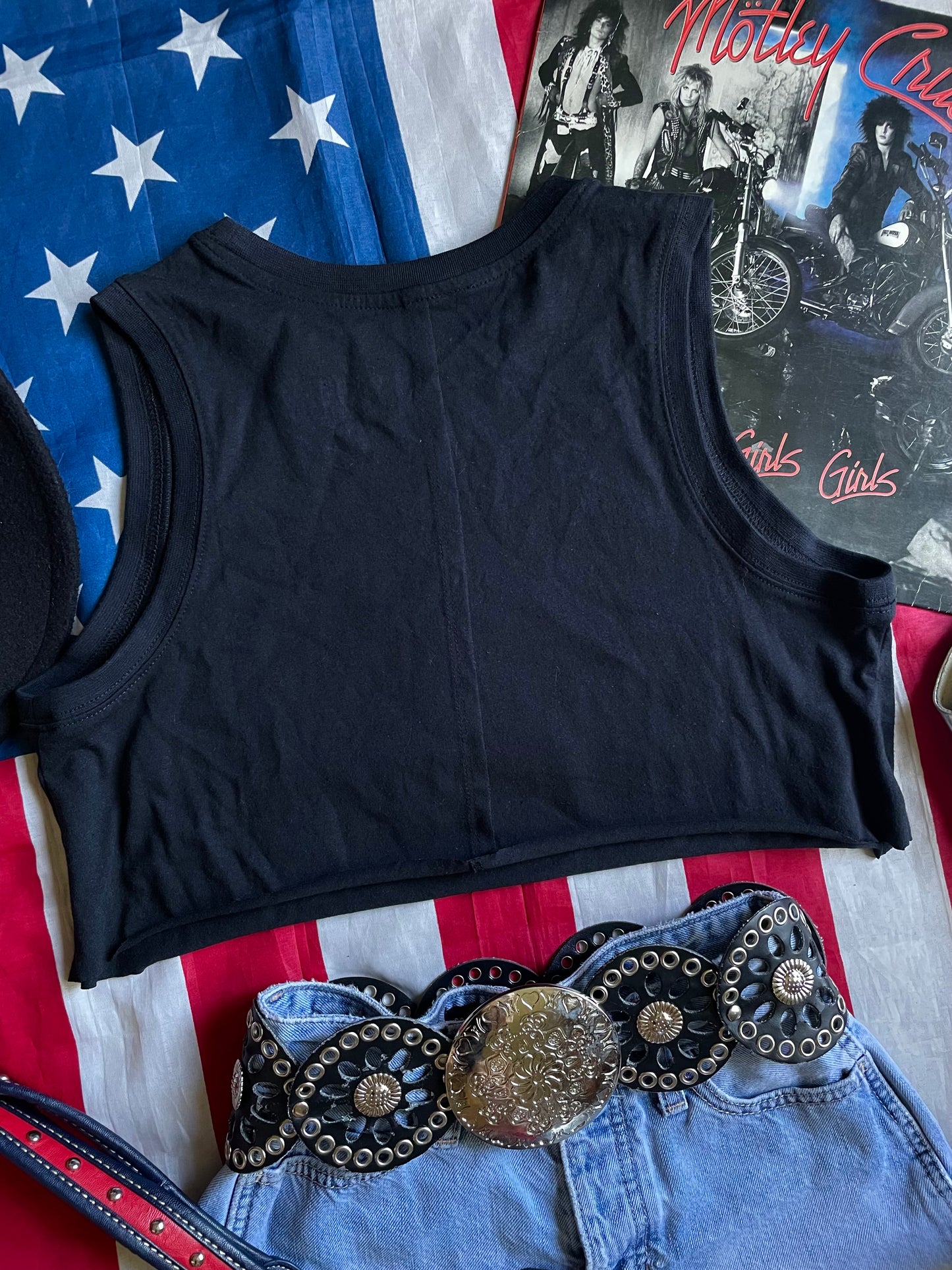 CROPPED STONES FLAG TONGUE TANK