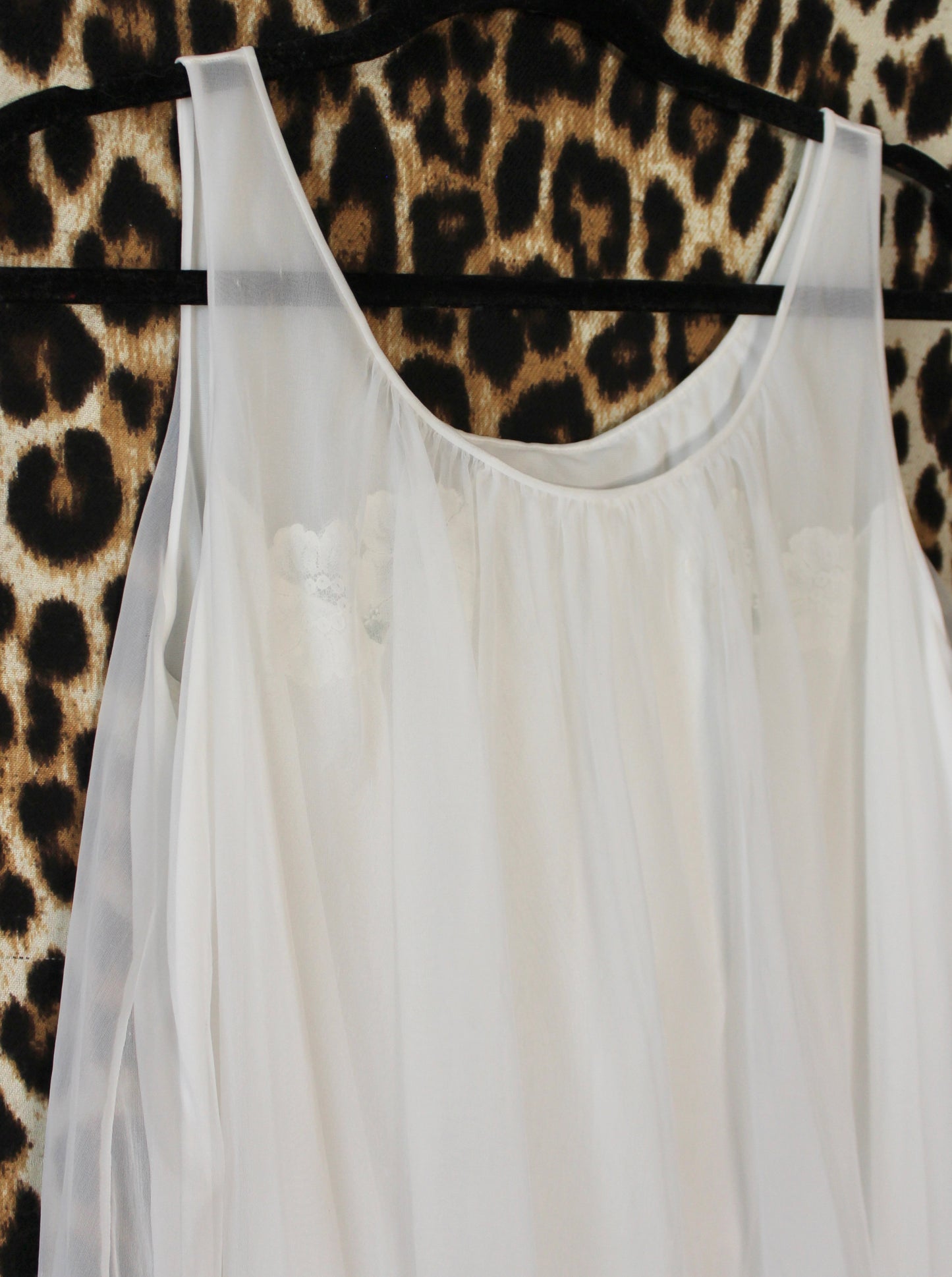 VINTAGE WHITE NIGHTGOWN