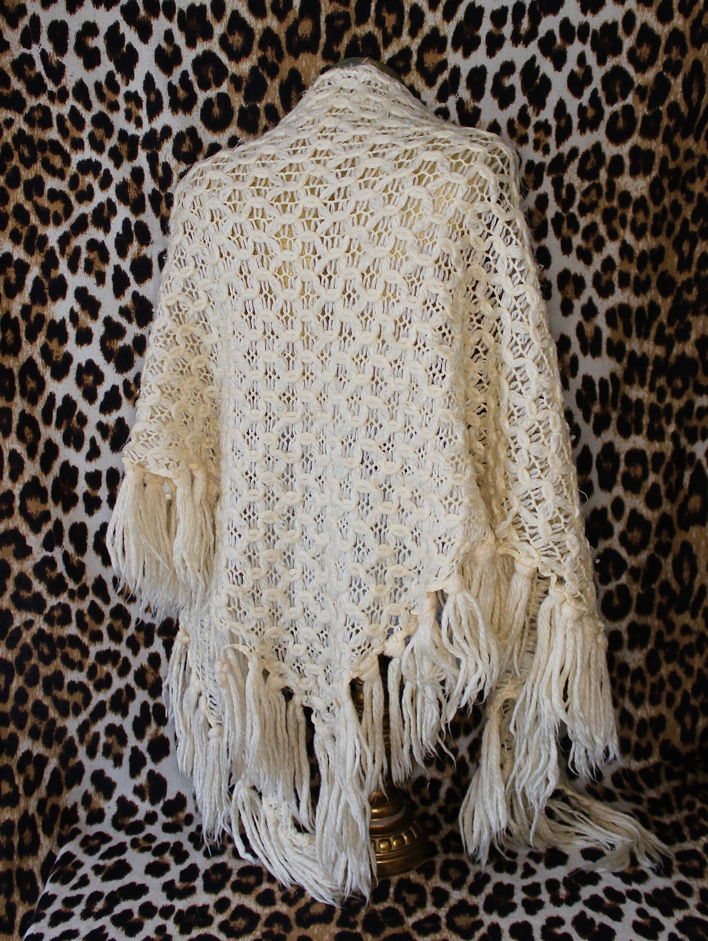 CREAM KNITTED FRINGE SHAWL