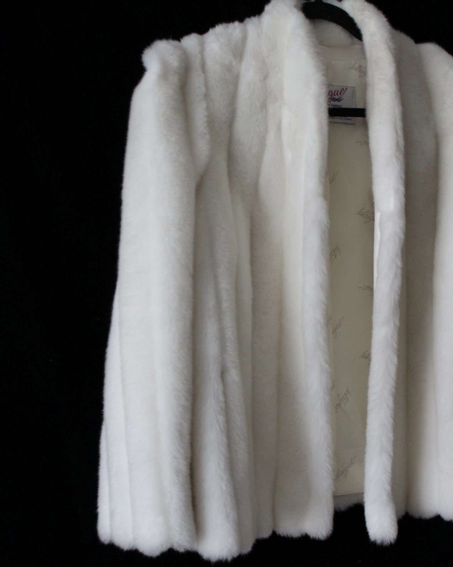 VINTAGE LUXURY WHITE FAUX FUR COAT