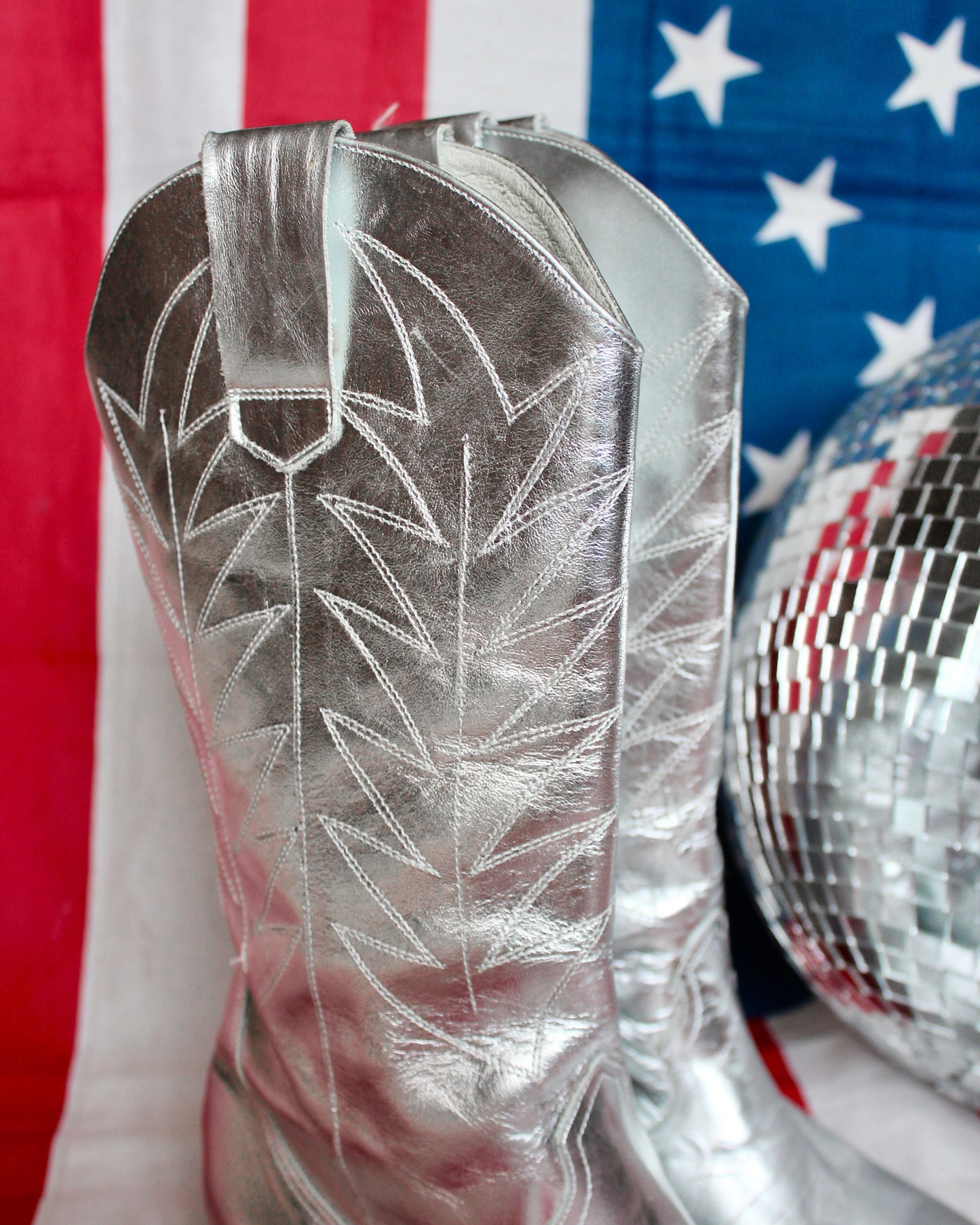 VINTAGE METALLIC SILVER COWBOY BOOTS