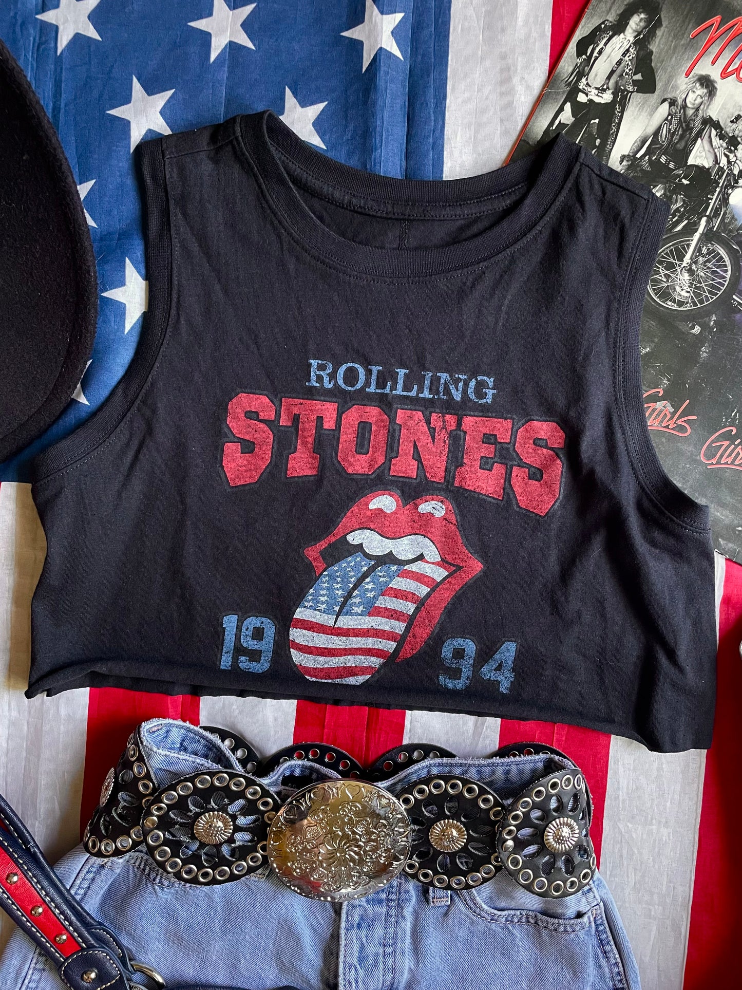 CROPPED STONES FLAG TONGUE TANK