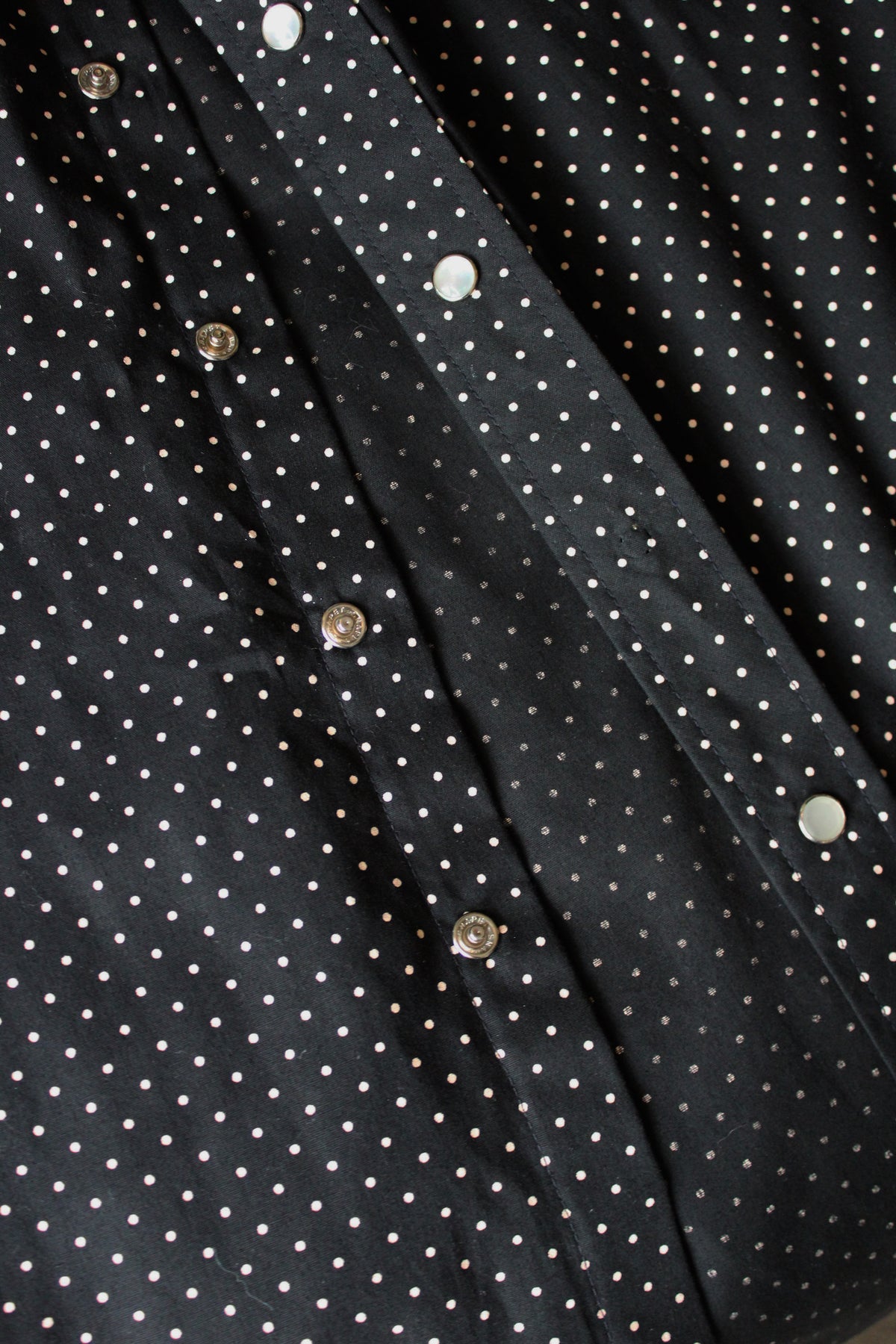 VINTAGE MICRO POLKA DOT PEARL SNAP BUTTON-UP