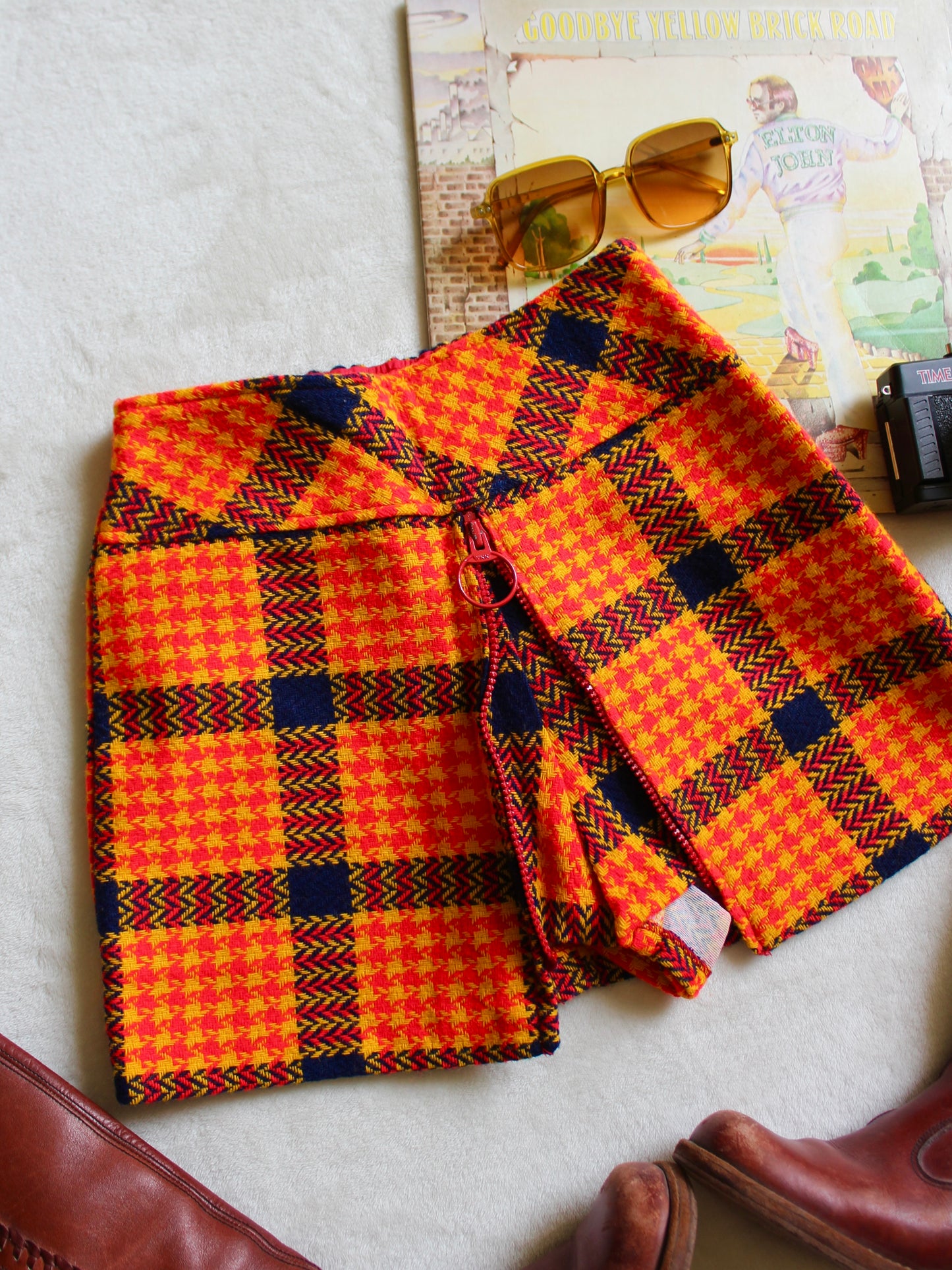 VINTAGE 1970s HOUNDSTOOTH SKORT
