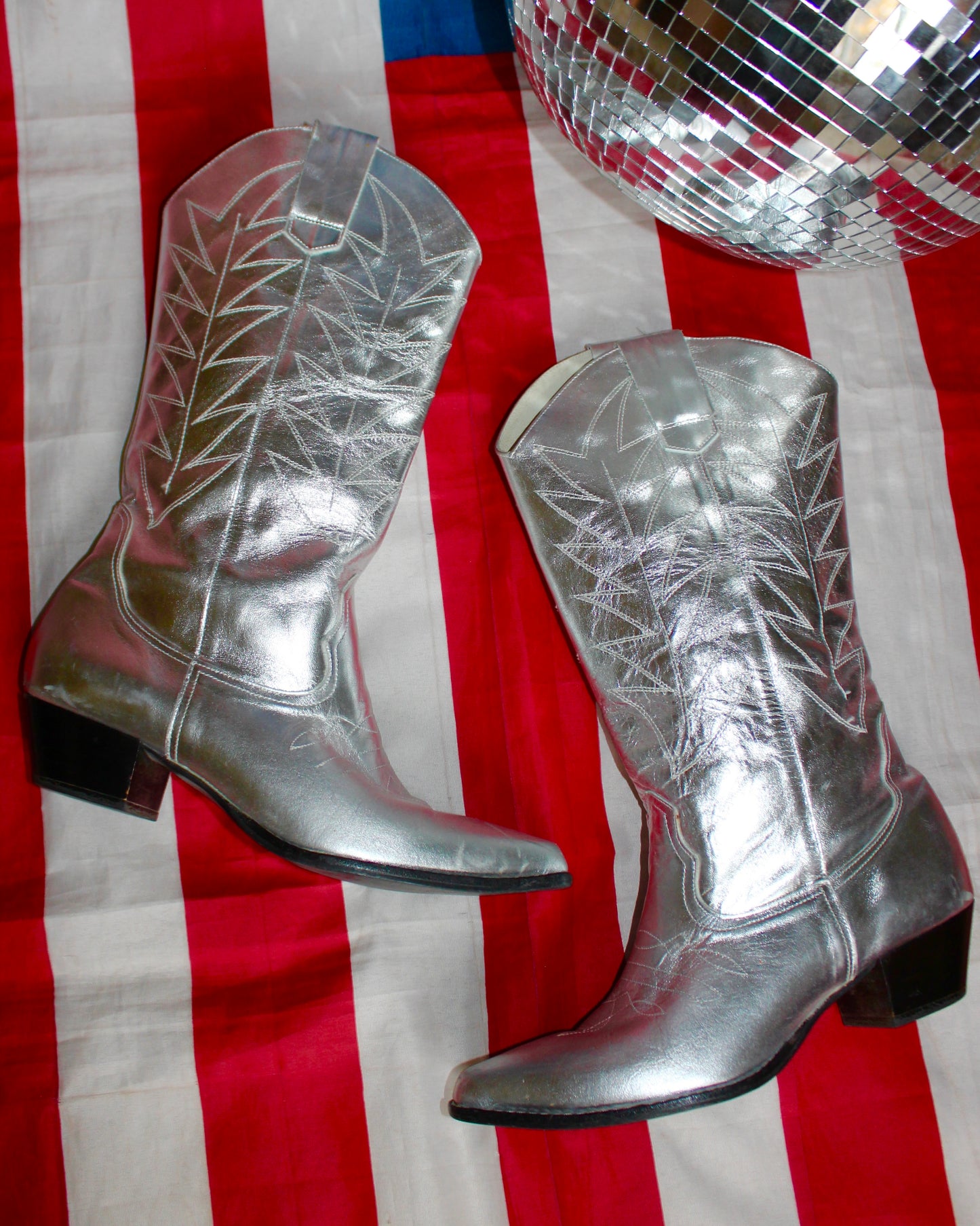 VINTAGE METALLIC SILVER COWBOY BOOTS