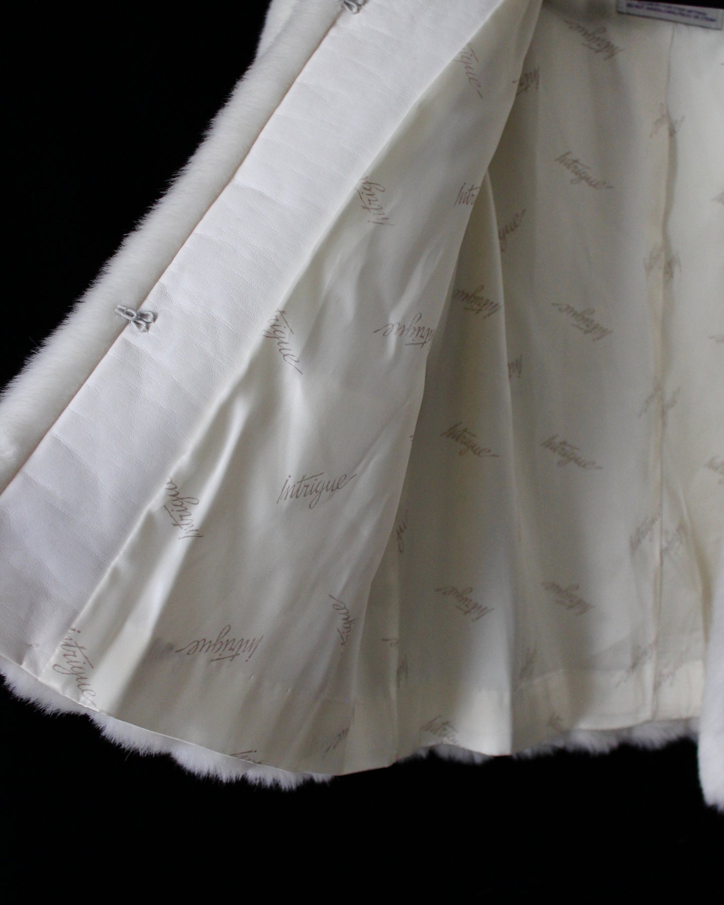 VINTAGE LUXURY WHITE FAUX FUR COAT