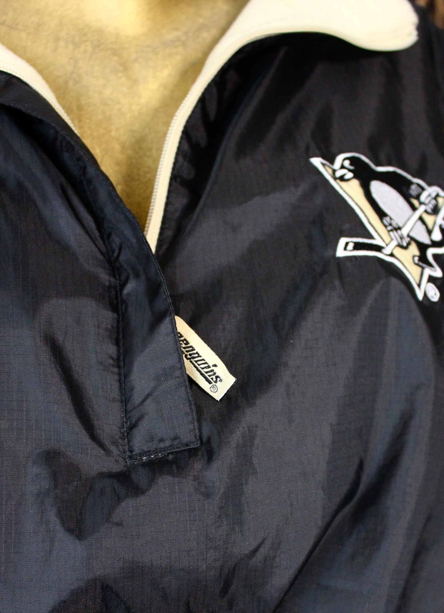 VINTAGE PITTSBURGH PENGUINS WINDBREAKER