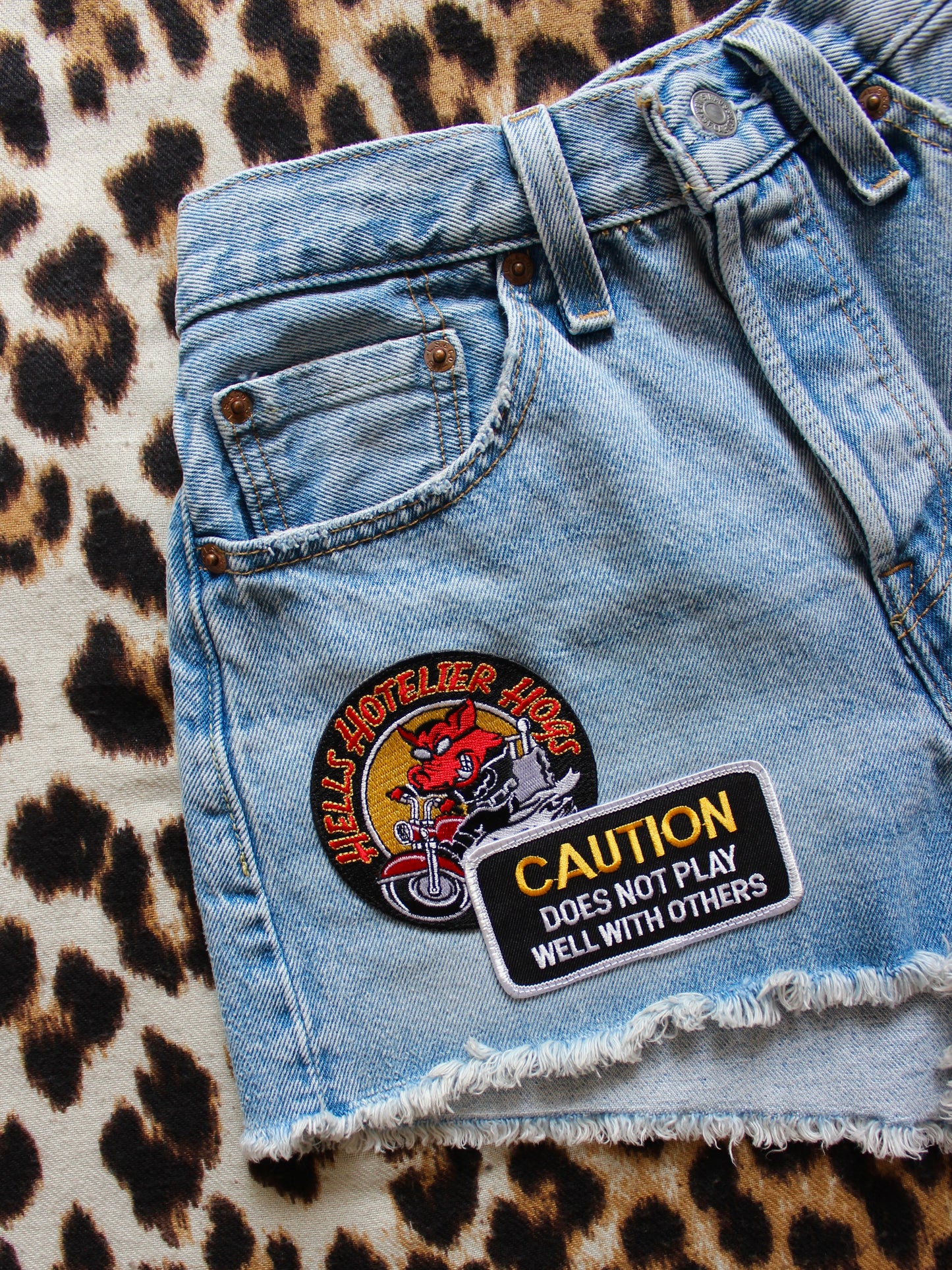 GNR + BIKER PATCH LEVI 501 SHORTS