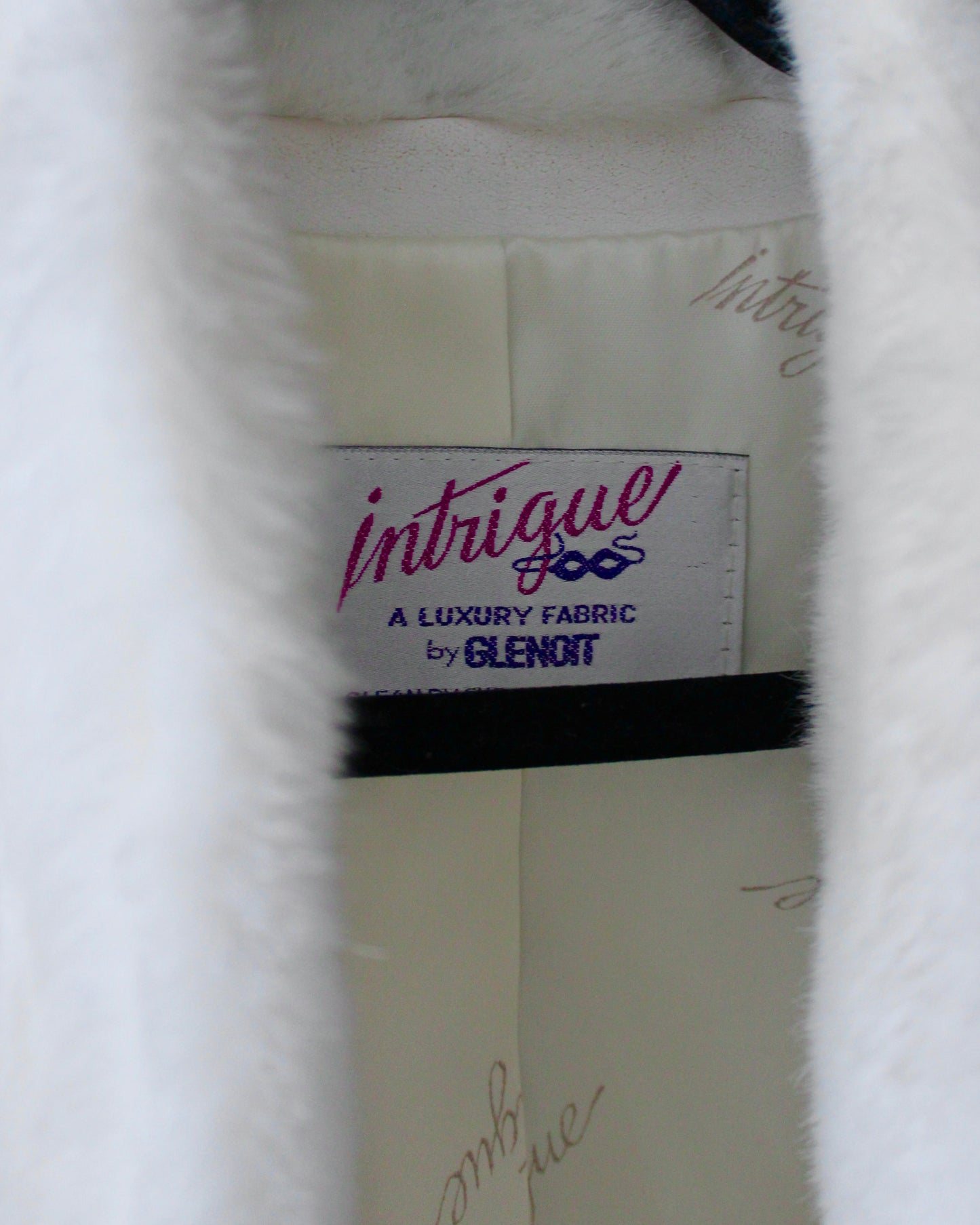 VINTAGE LUXURY WHITE FAUX FUR COAT
