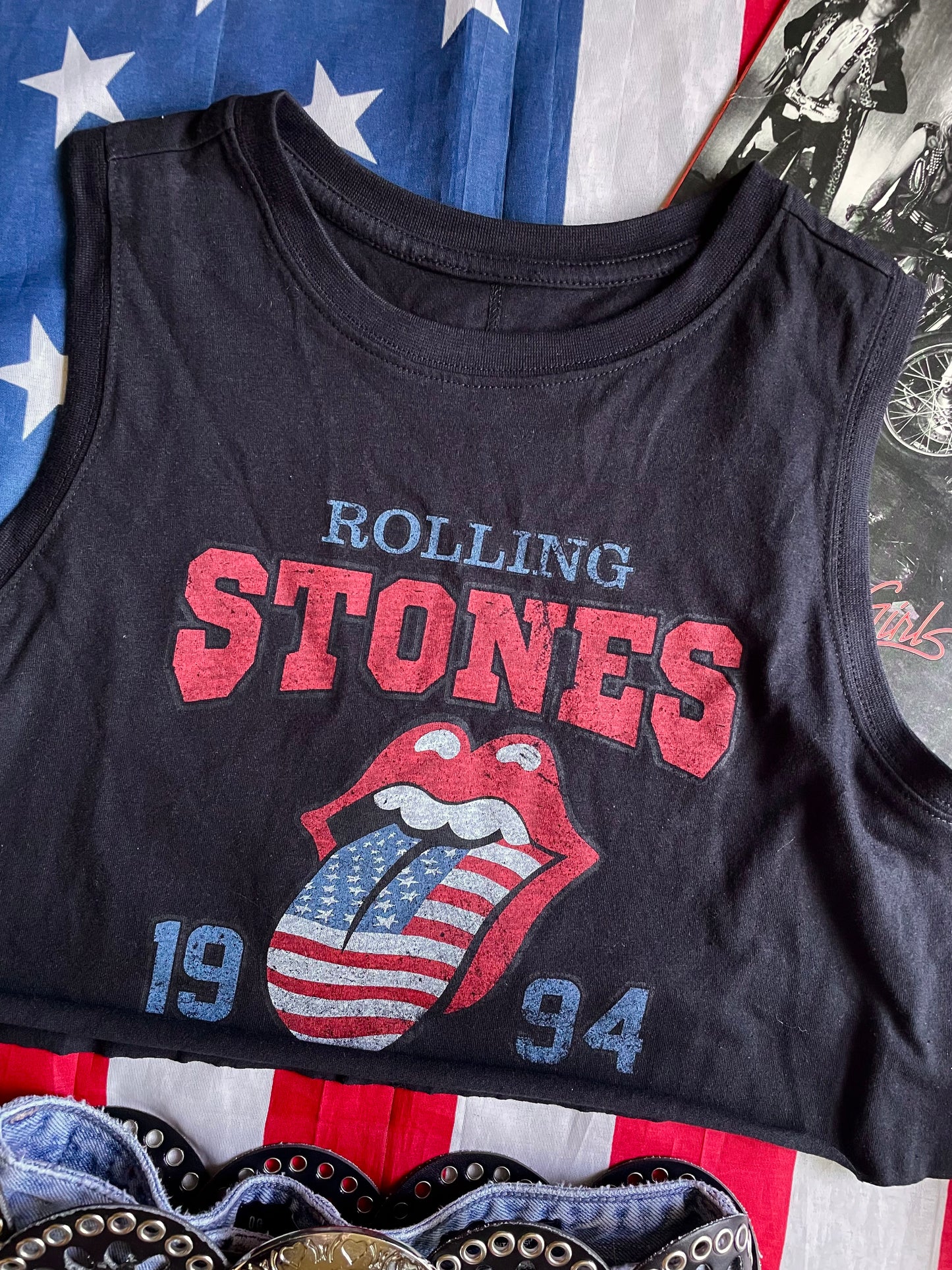 CROPPED STONES FLAG TONGUE TANK