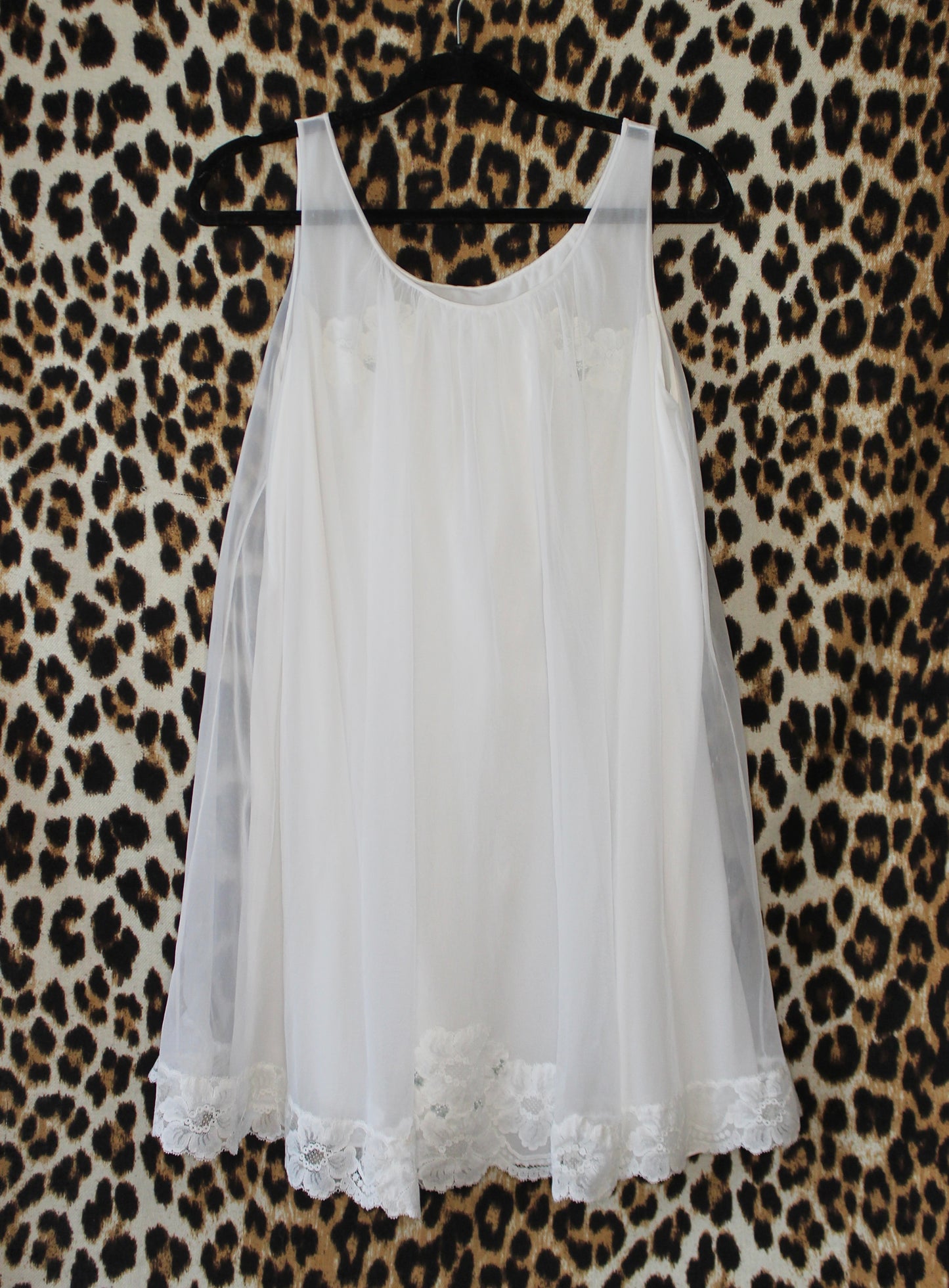 VINTAGE WHITE NIGHTGOWN