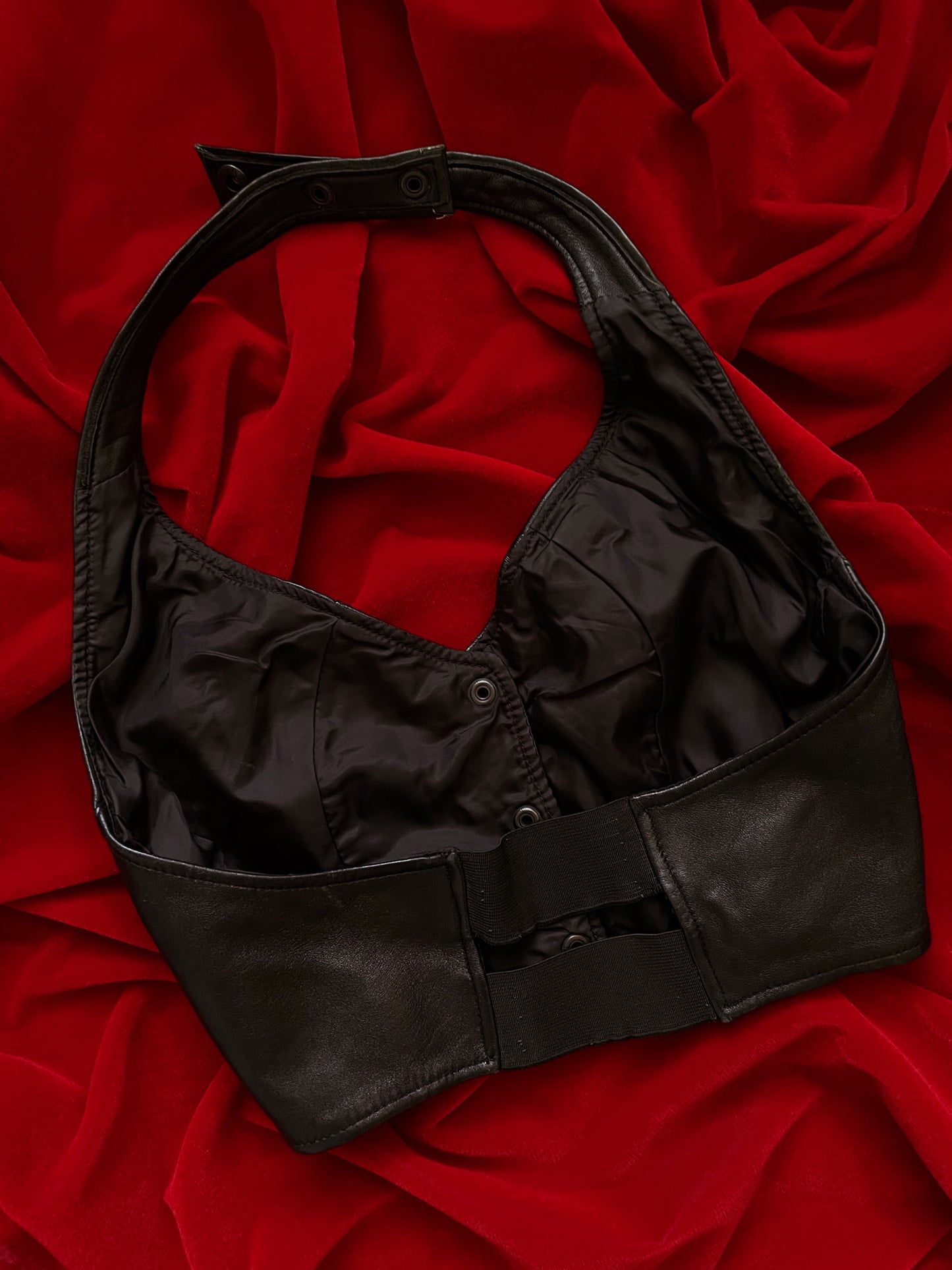 VINTAGE BLACK LEATHER HALTER